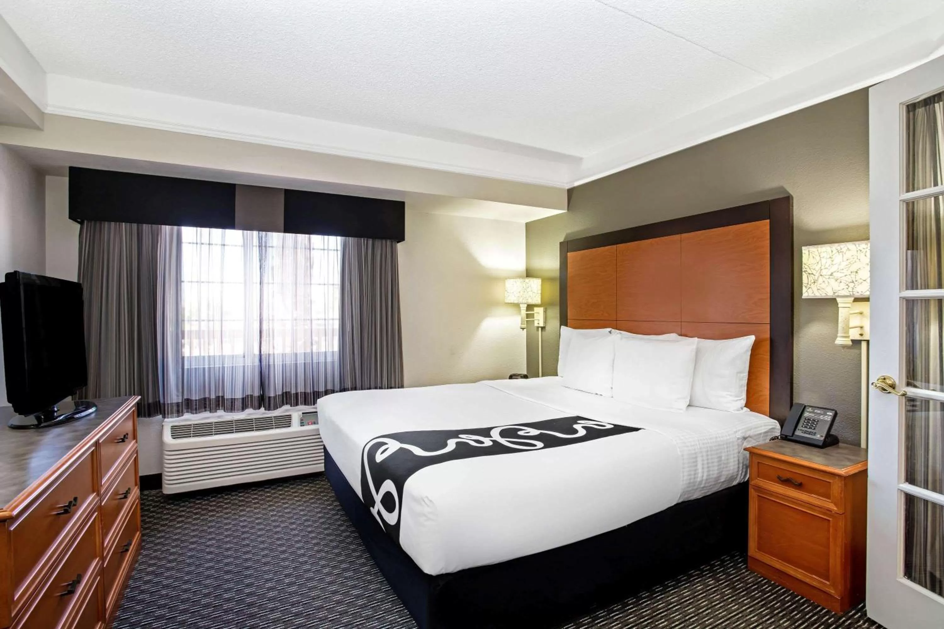 Photo of the whole room, Bed in La Quinta by Wyndham Tucson Airport