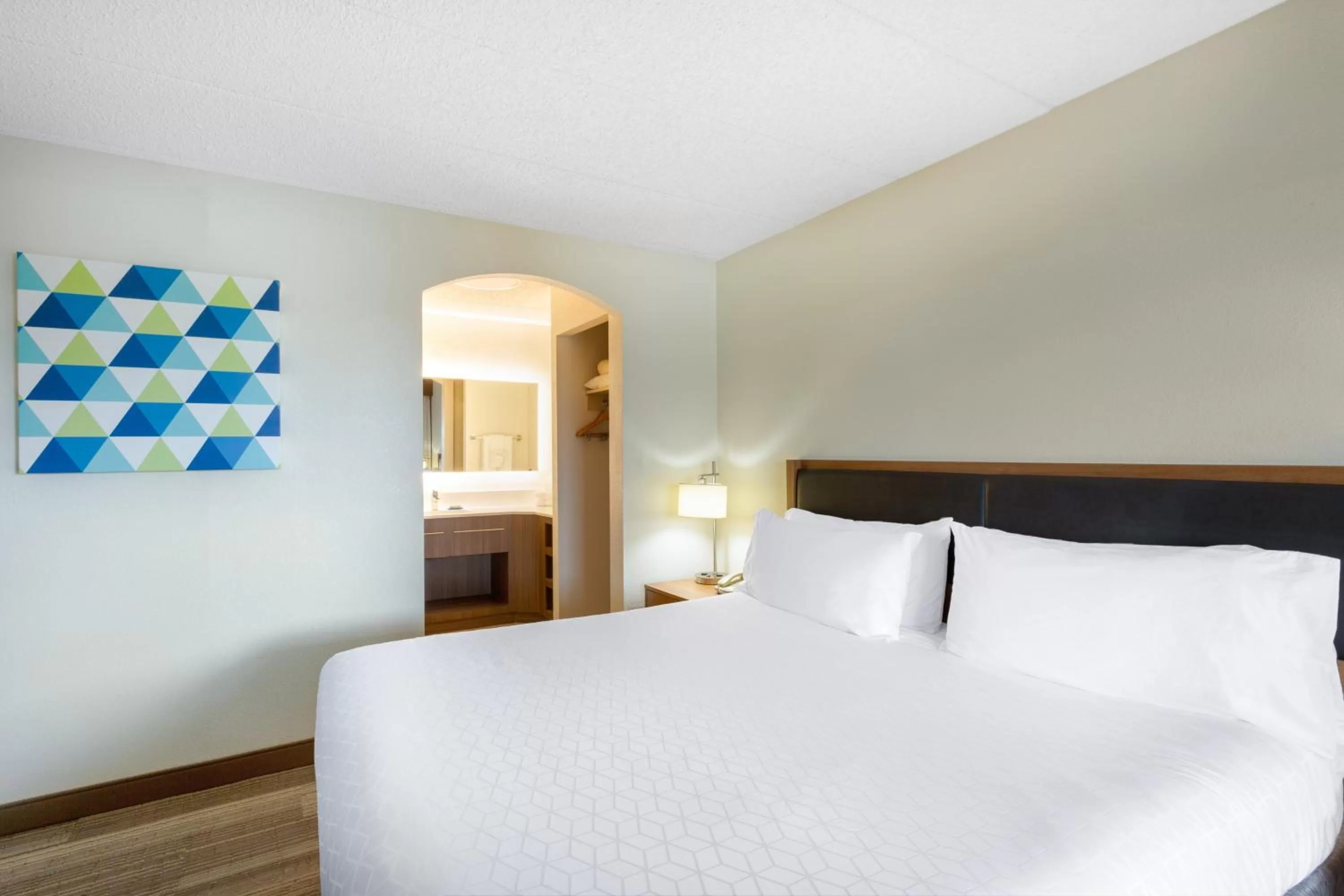 Bedroom, Bed in Holiday Inn Express Hotel & Suites Philadelphia - King of Prussia by IHG