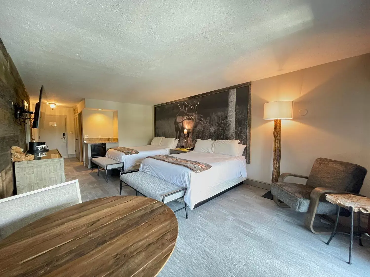 Two Queens Hillside in Chetola Resort at Blowing Rock (Lodge) Two Queens Hillside in Chetola Resort at Blowing Rock (Lodge)