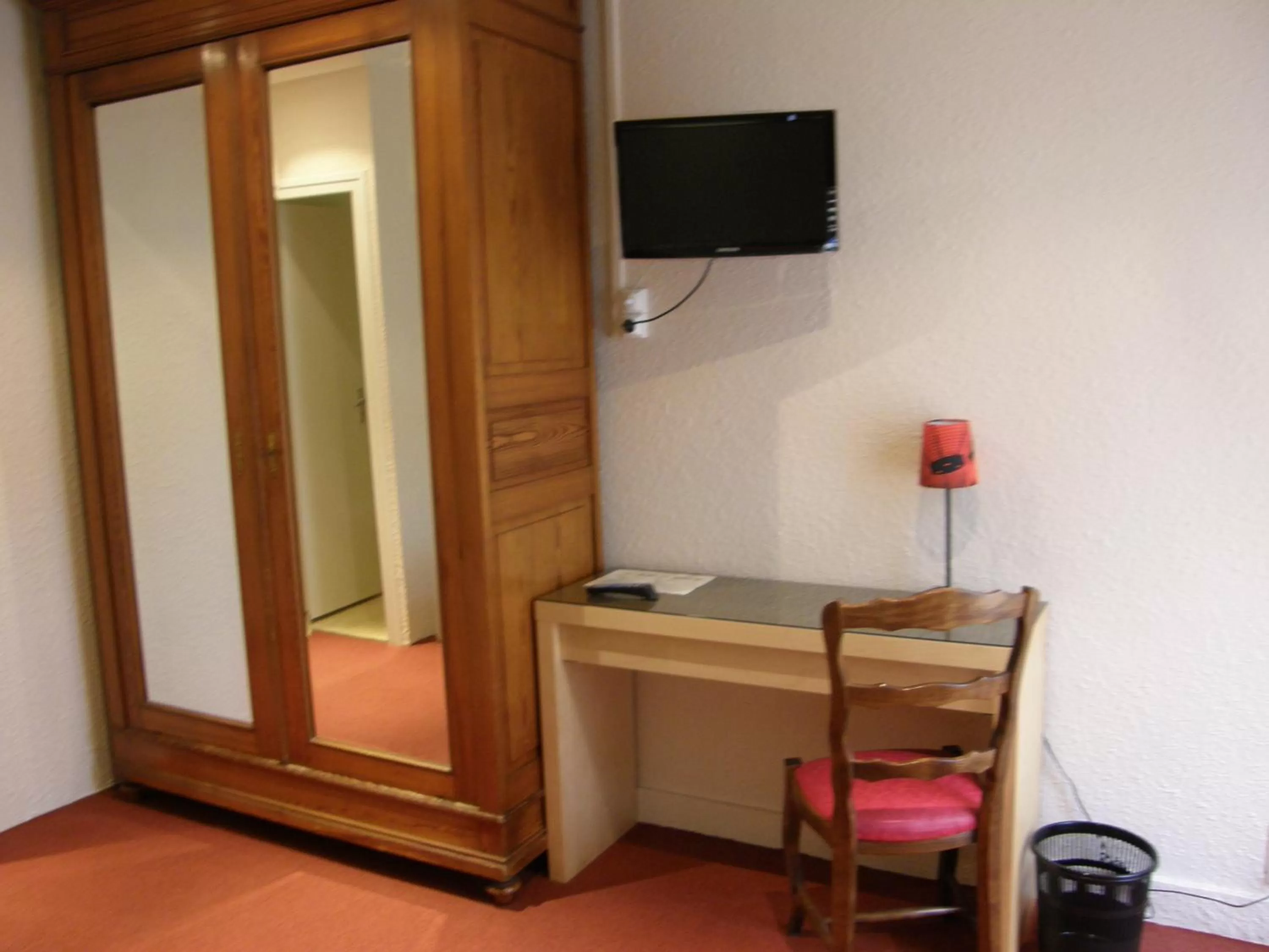 Seating area in Logis Hotel L'ange Couronne