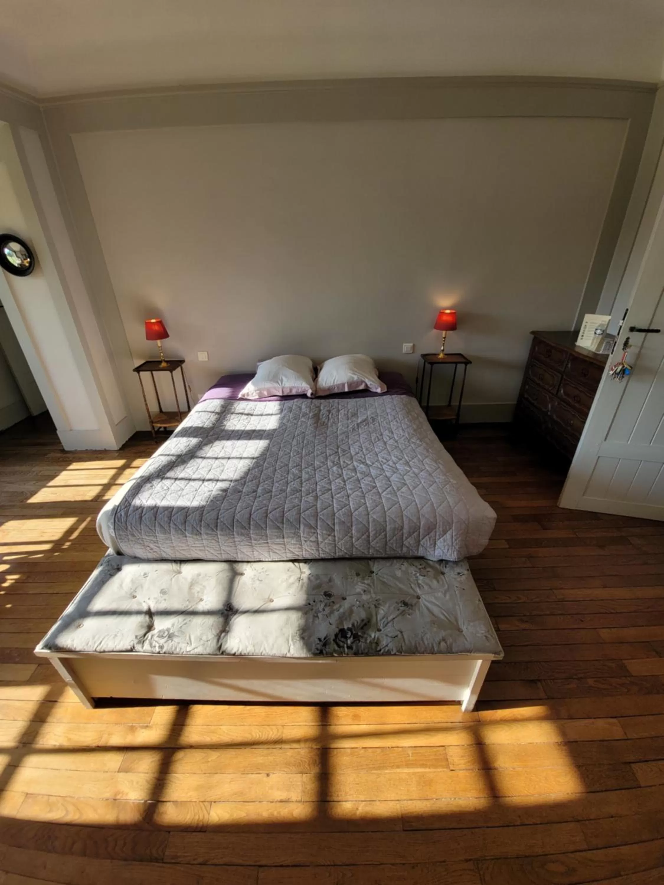 Photo of the whole room, Bed in Le Manoir de Beaumarchais