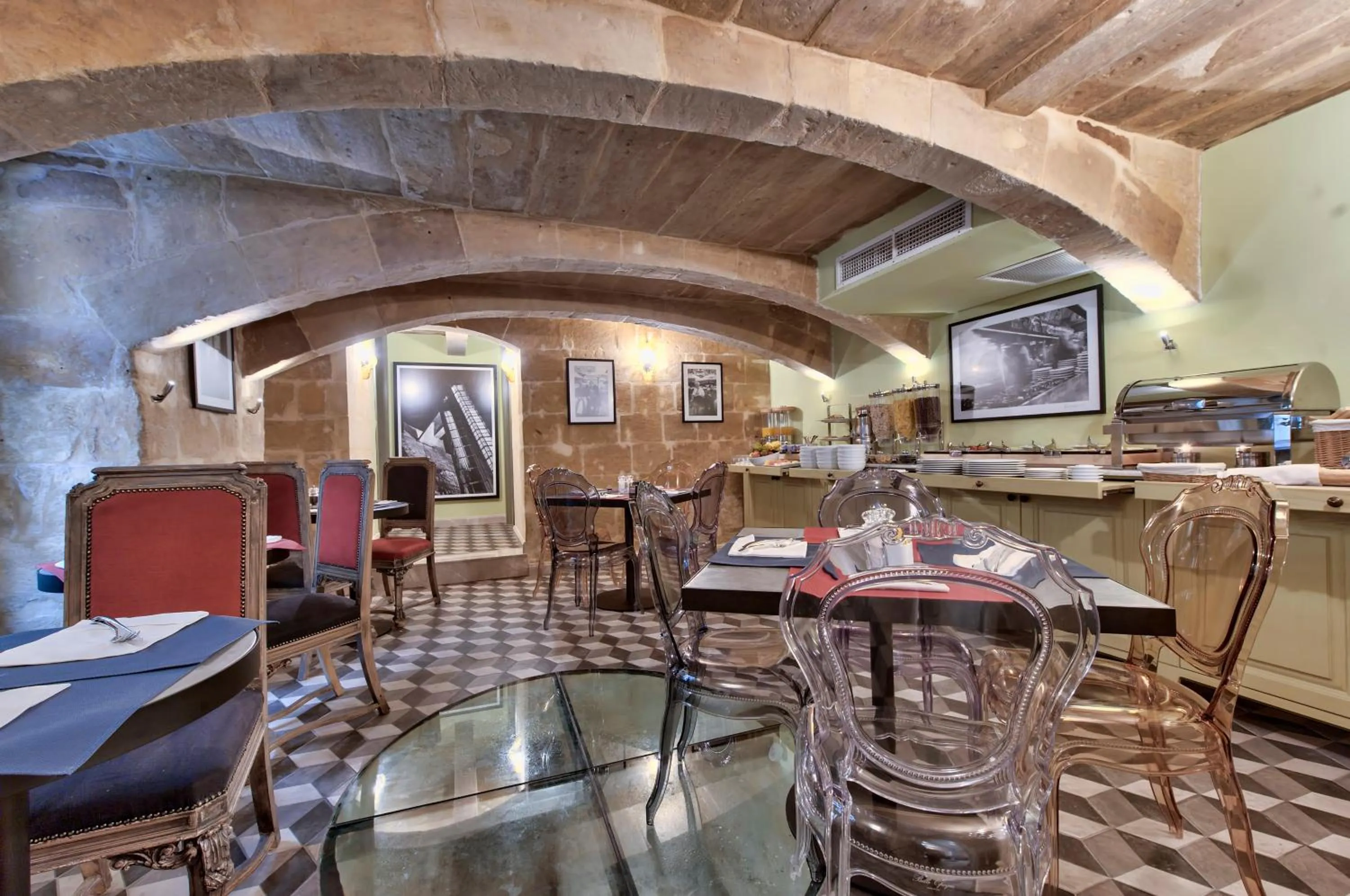 Food and drinks in Palazzo Consiglia - IK Collection