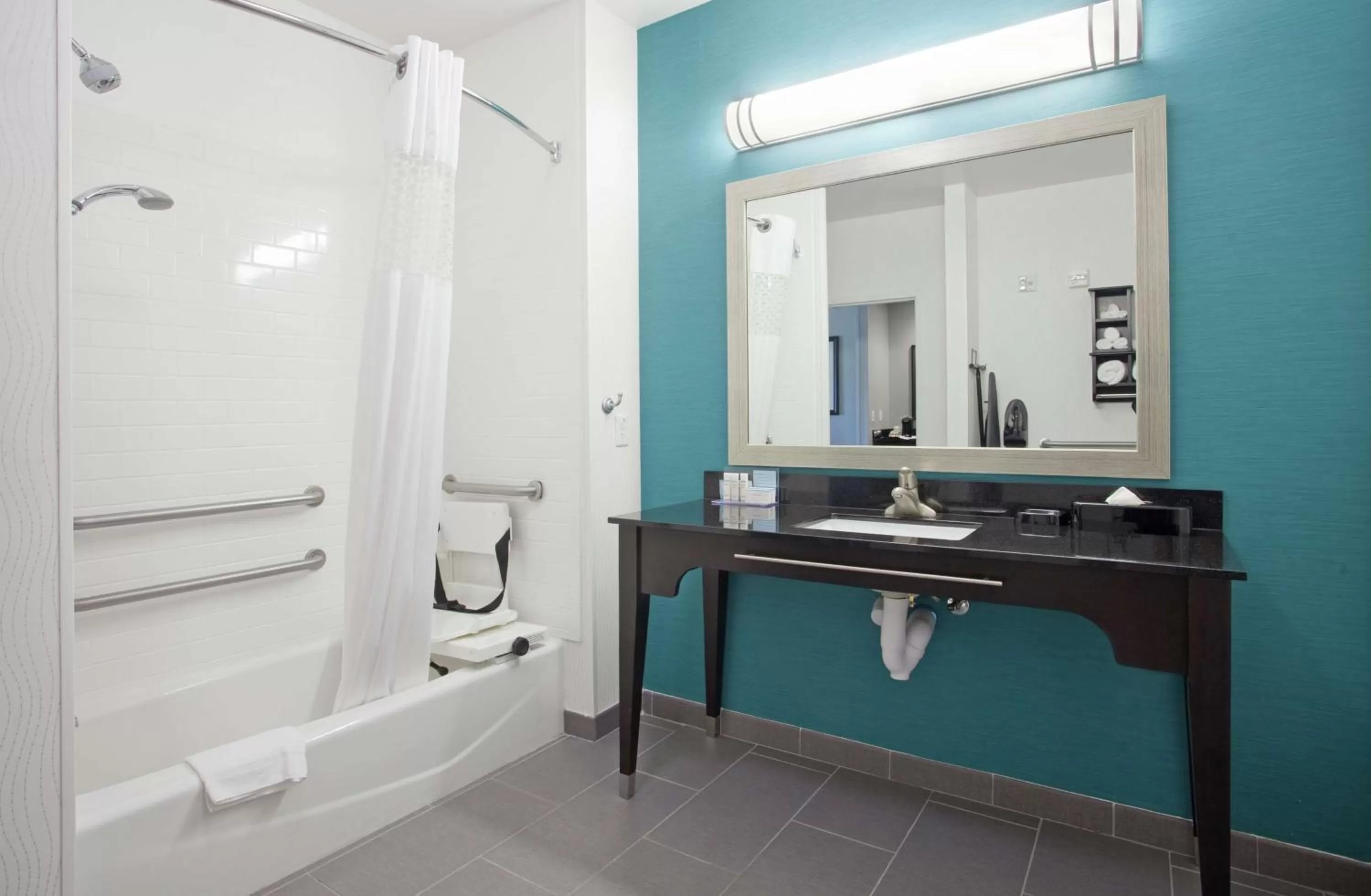 Bathroom in Hampton Inn Kearney