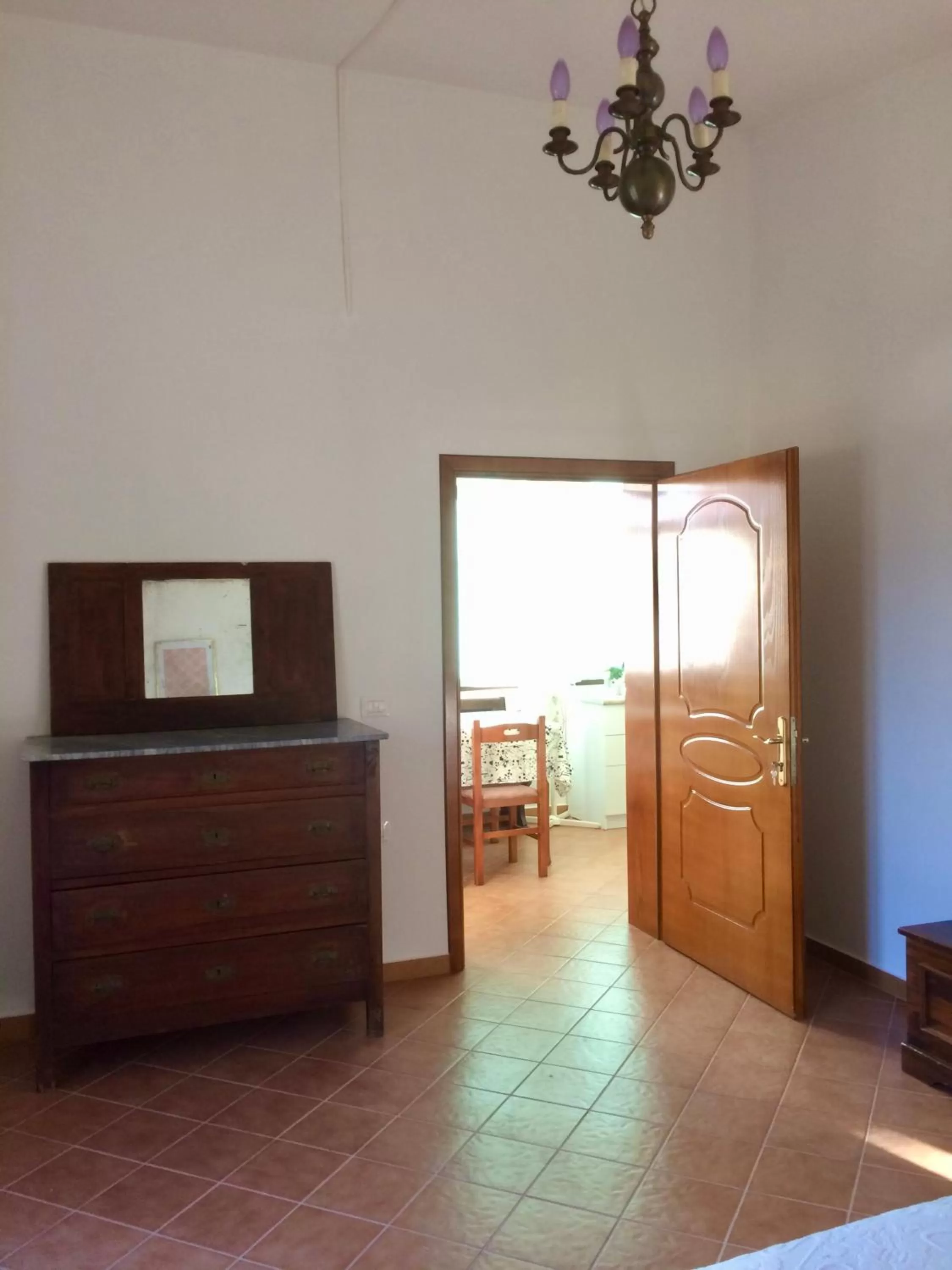 wardrobe in Guesthouse Villa Rosa Berat