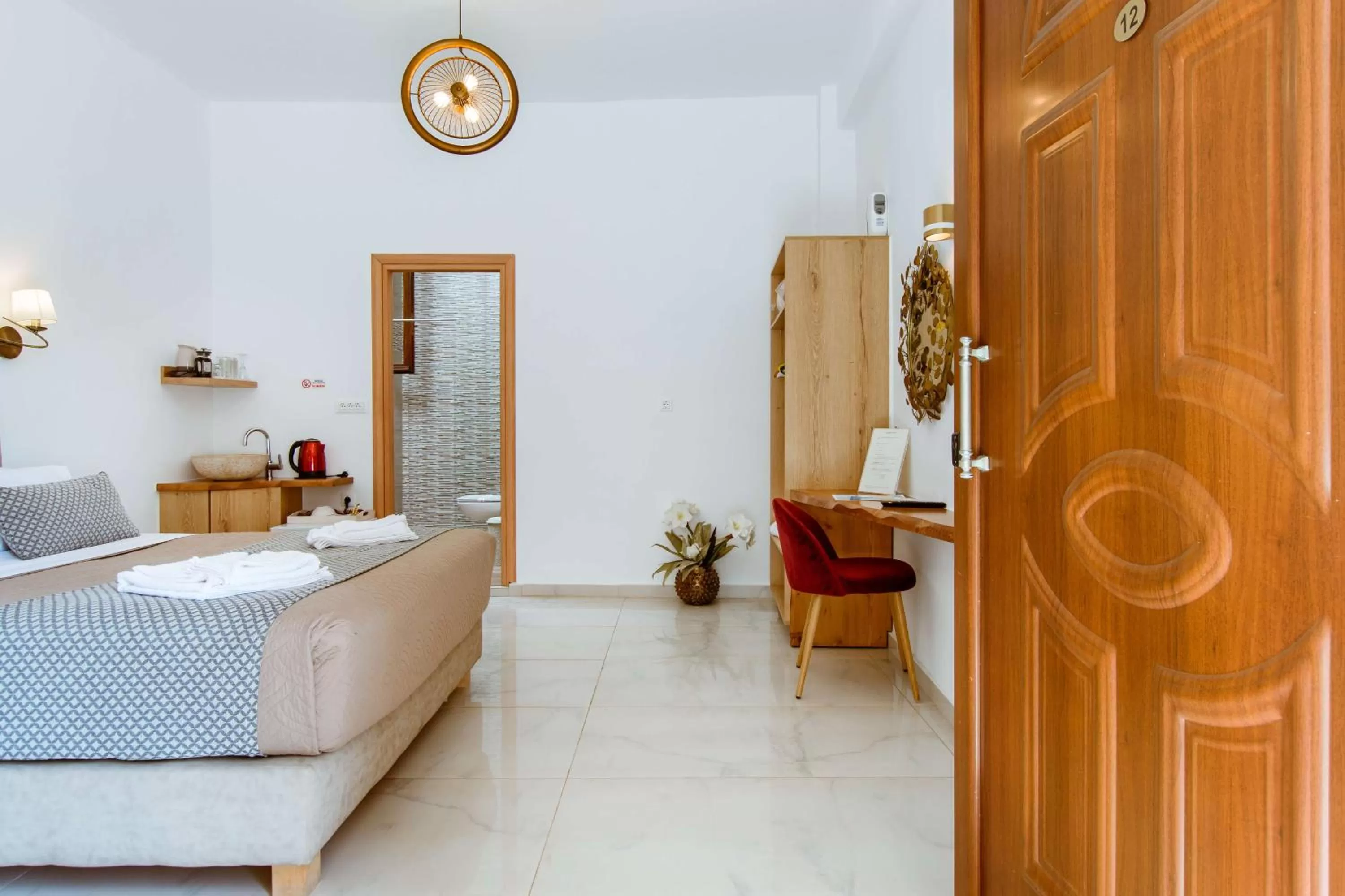 Photo of the whole room, Bed in Deluxe Hotel