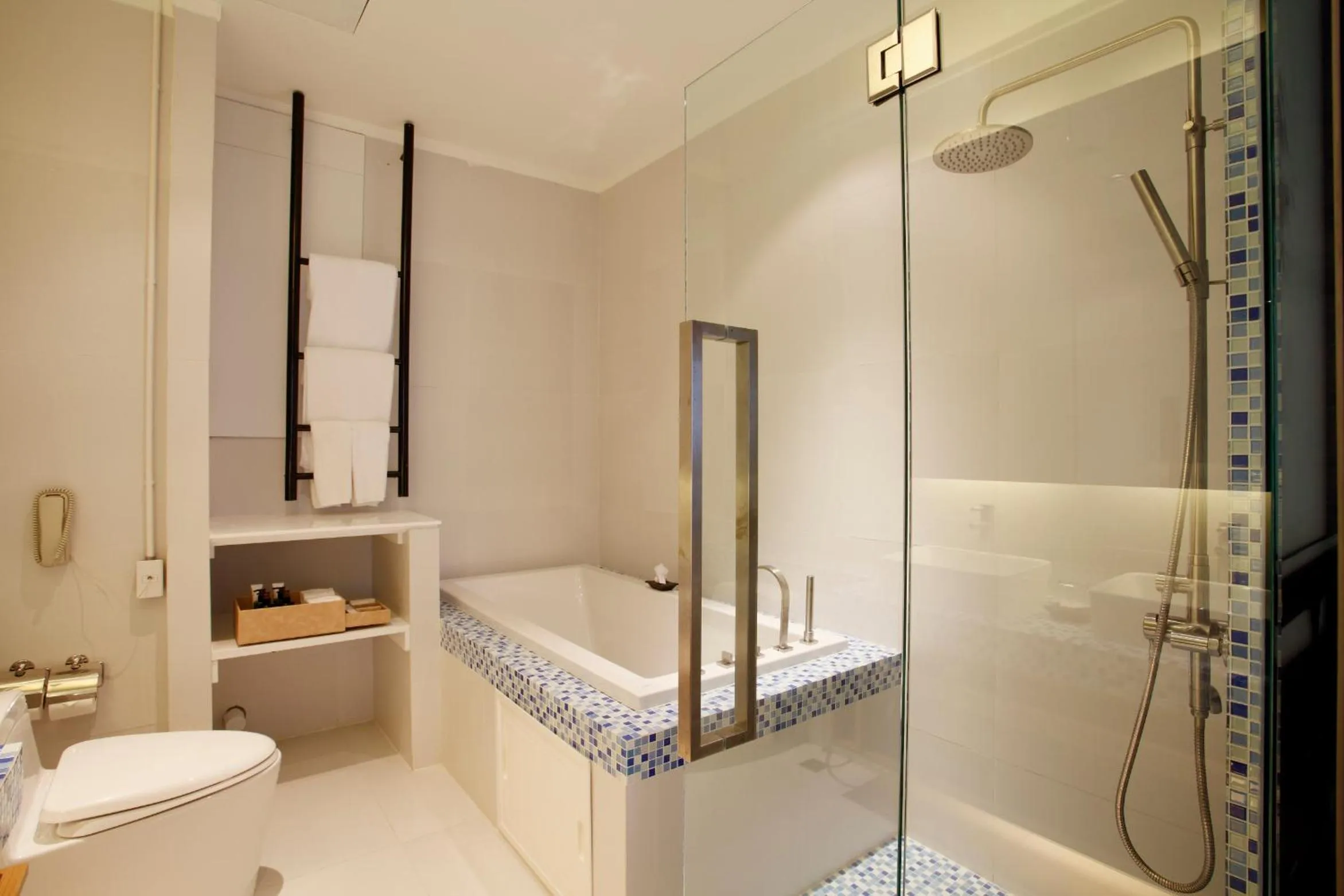 Bath in Pattaya Modus Beachfront Resort