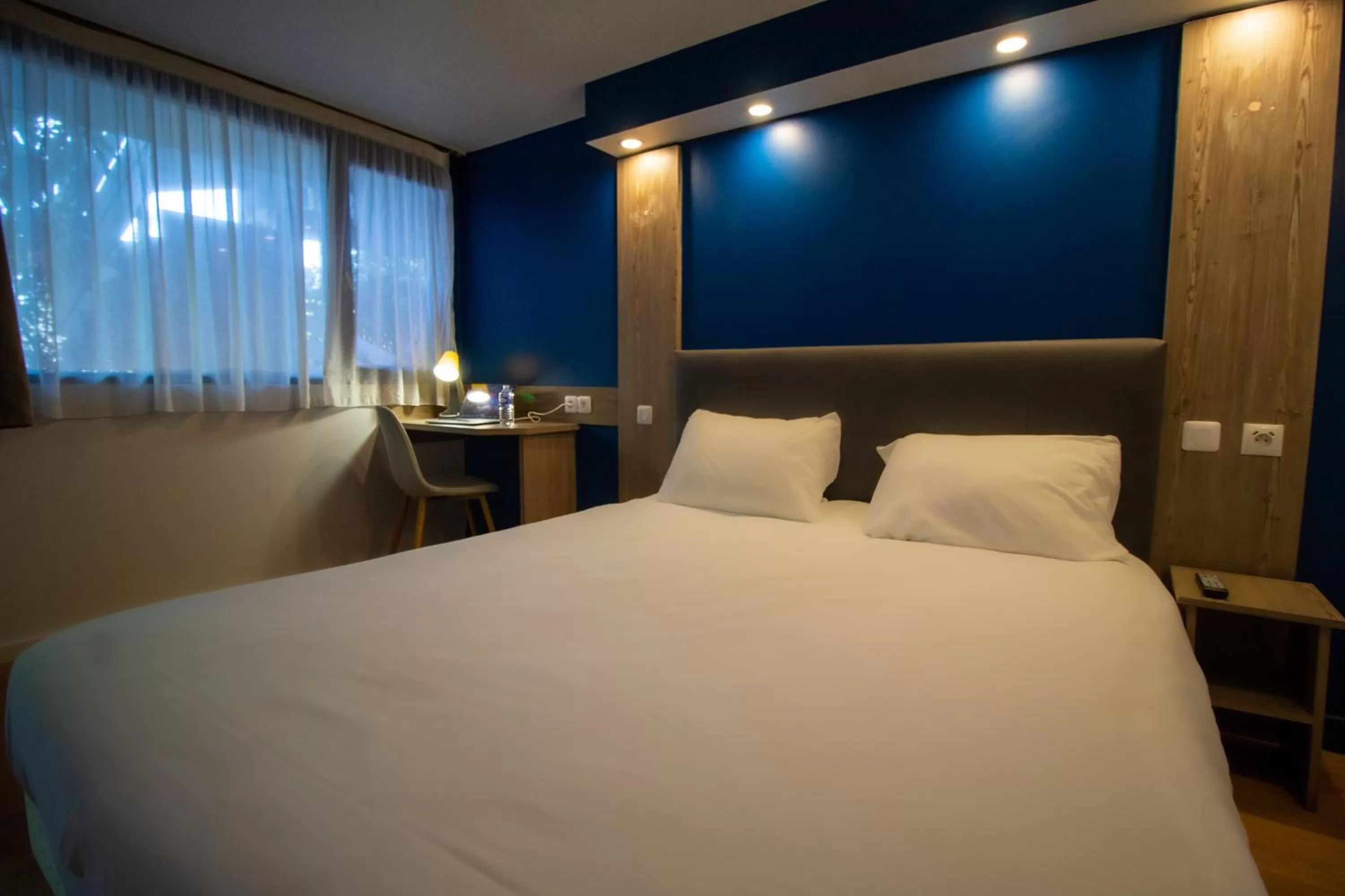 Bed in Hotel RBX - Roubaix Centre