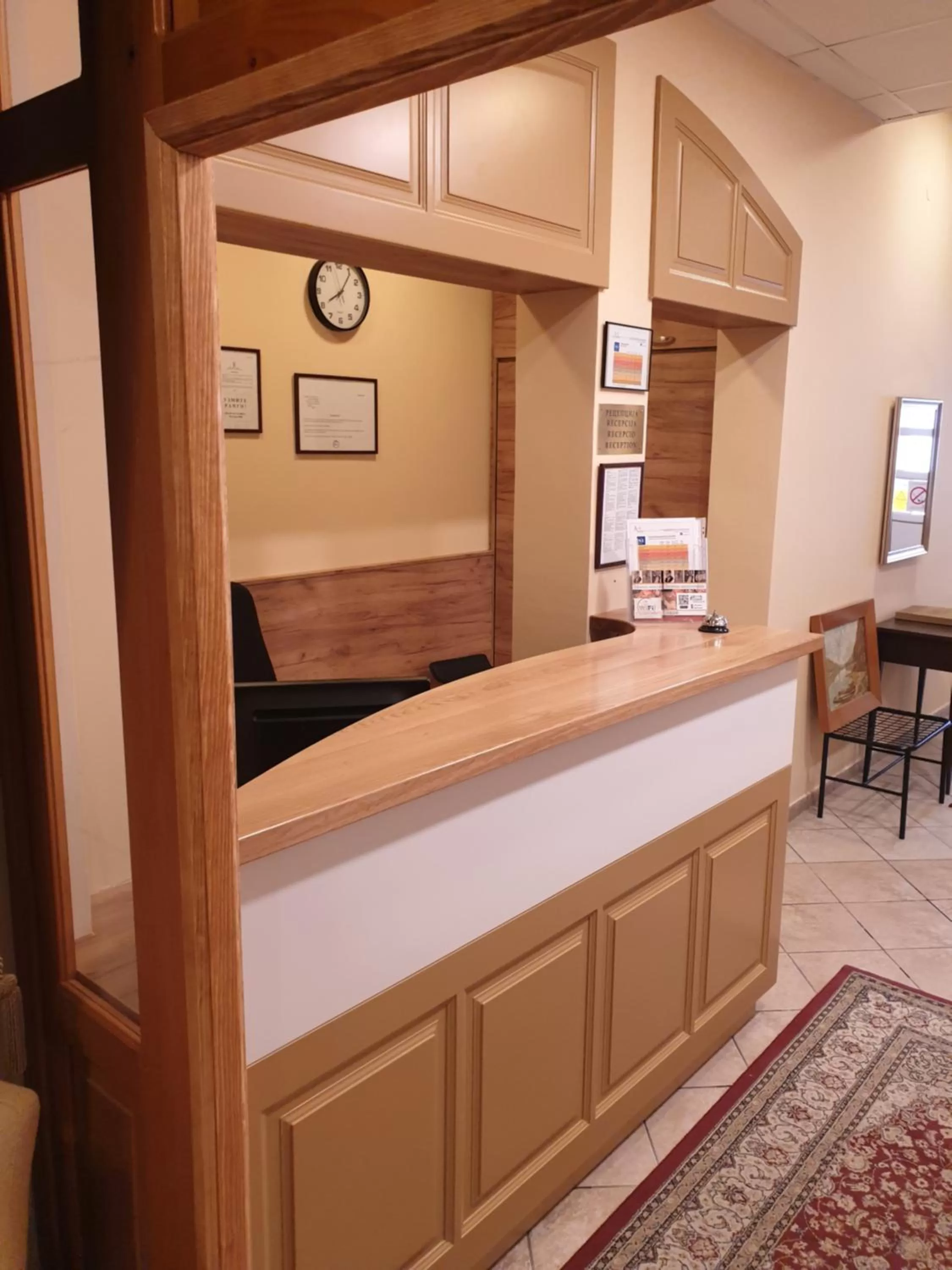 Lobby or reception, Bathroom in Art Garni Hotel