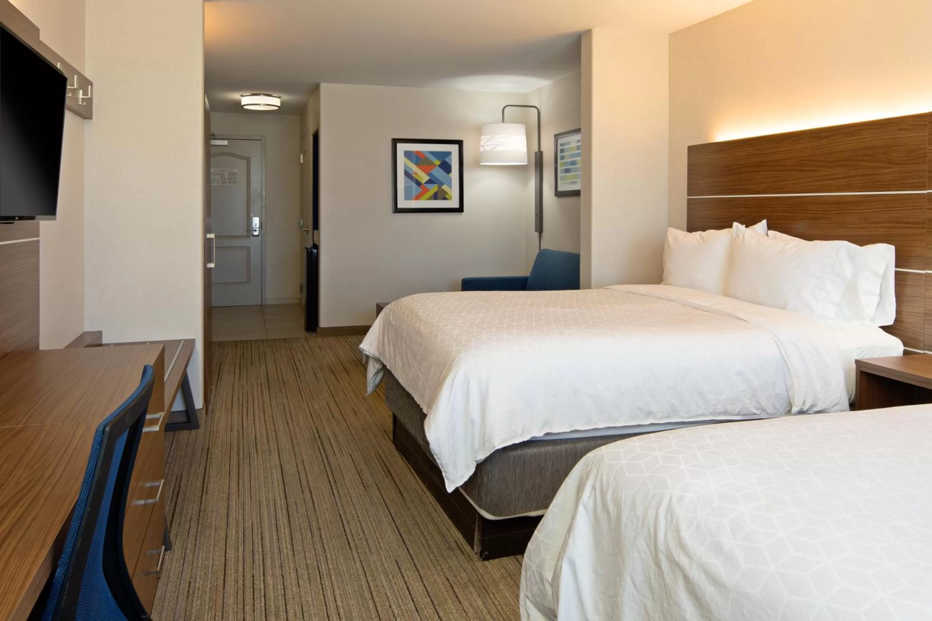 Photo of the whole room, Bed in Holiday Inn Express Fresno South by IHG