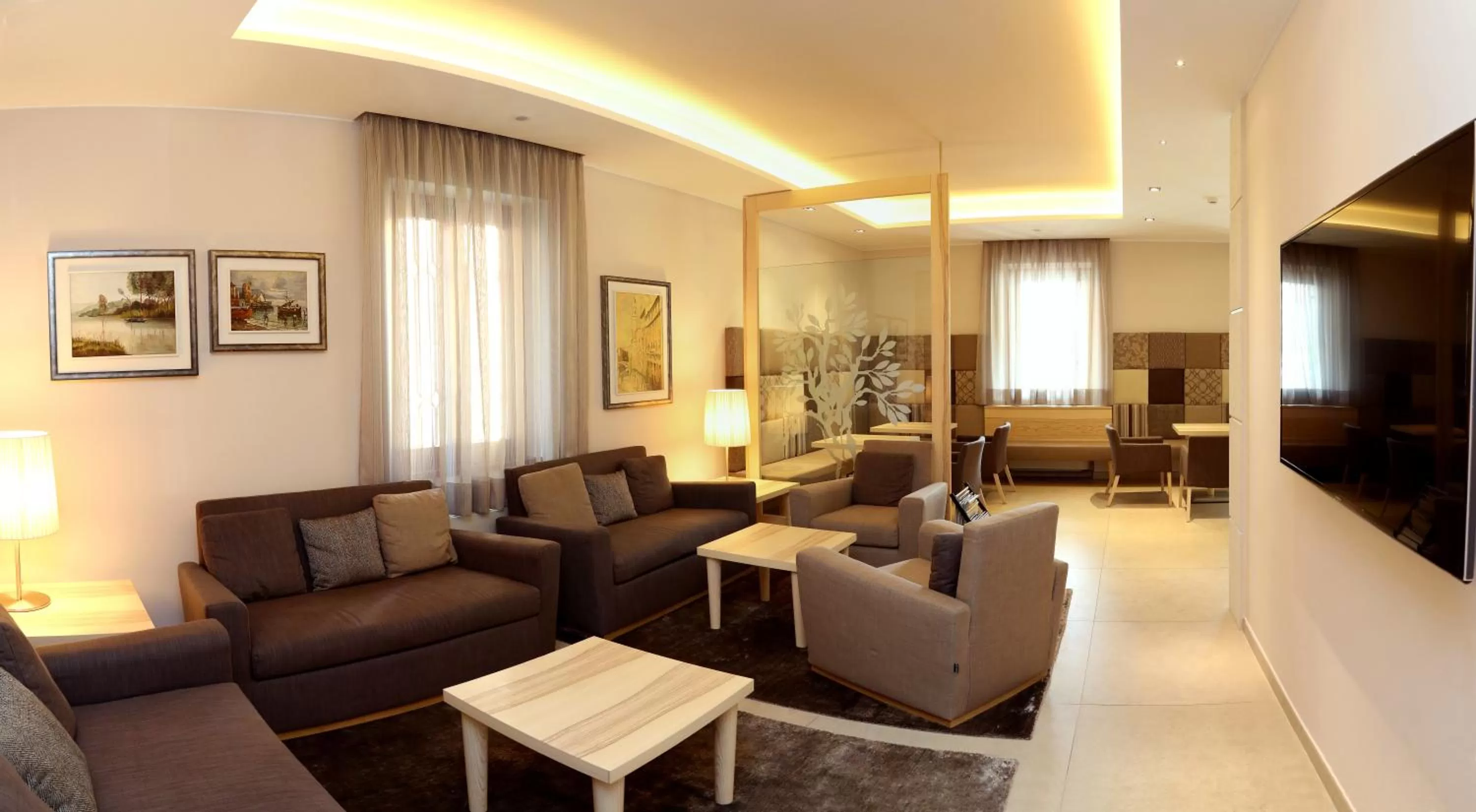 Communal lounge/ TV room in Hotel Garden