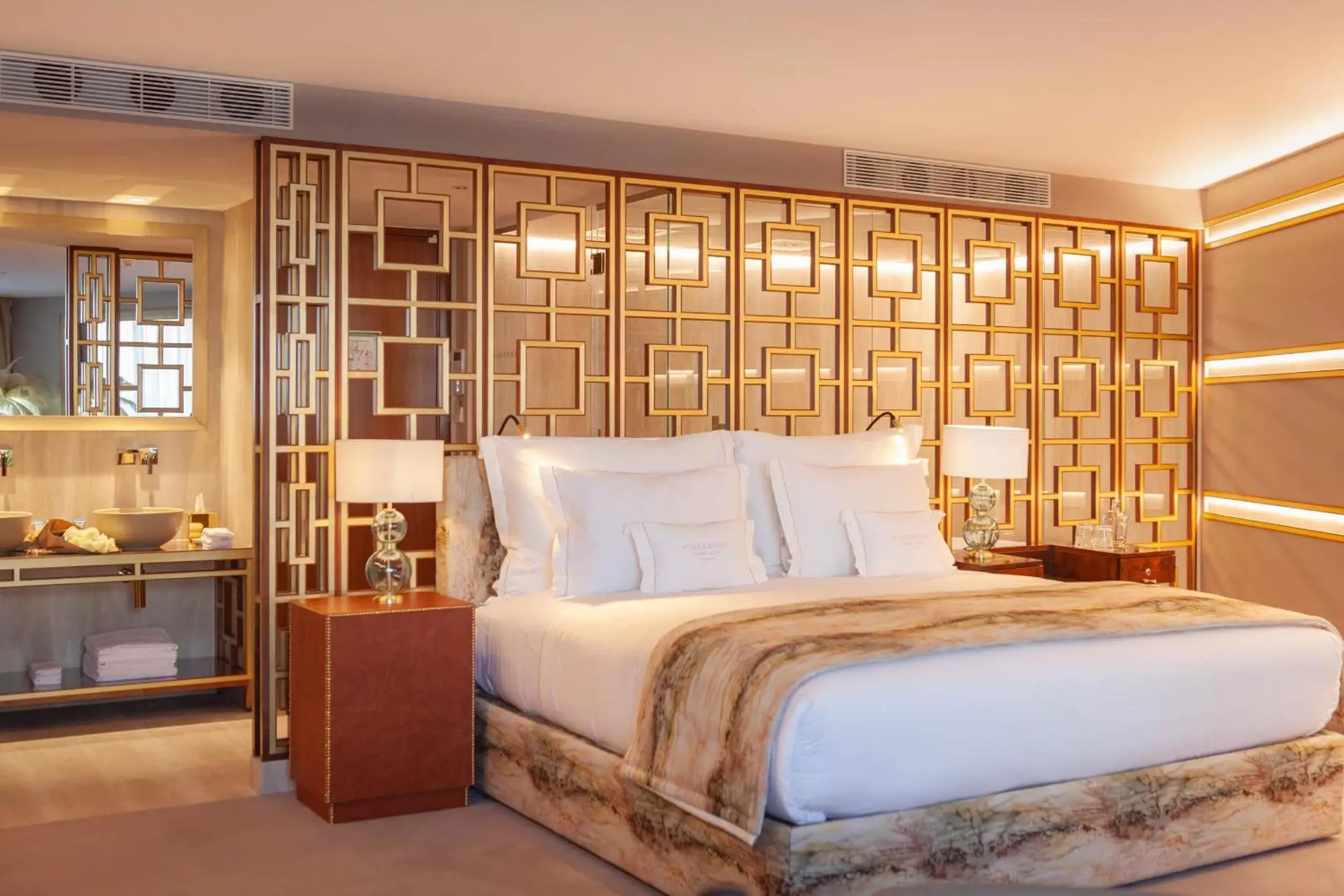 Suite in Wine & Books Lisboa Hotel Suite in Wine & Books Lisboa Hotel