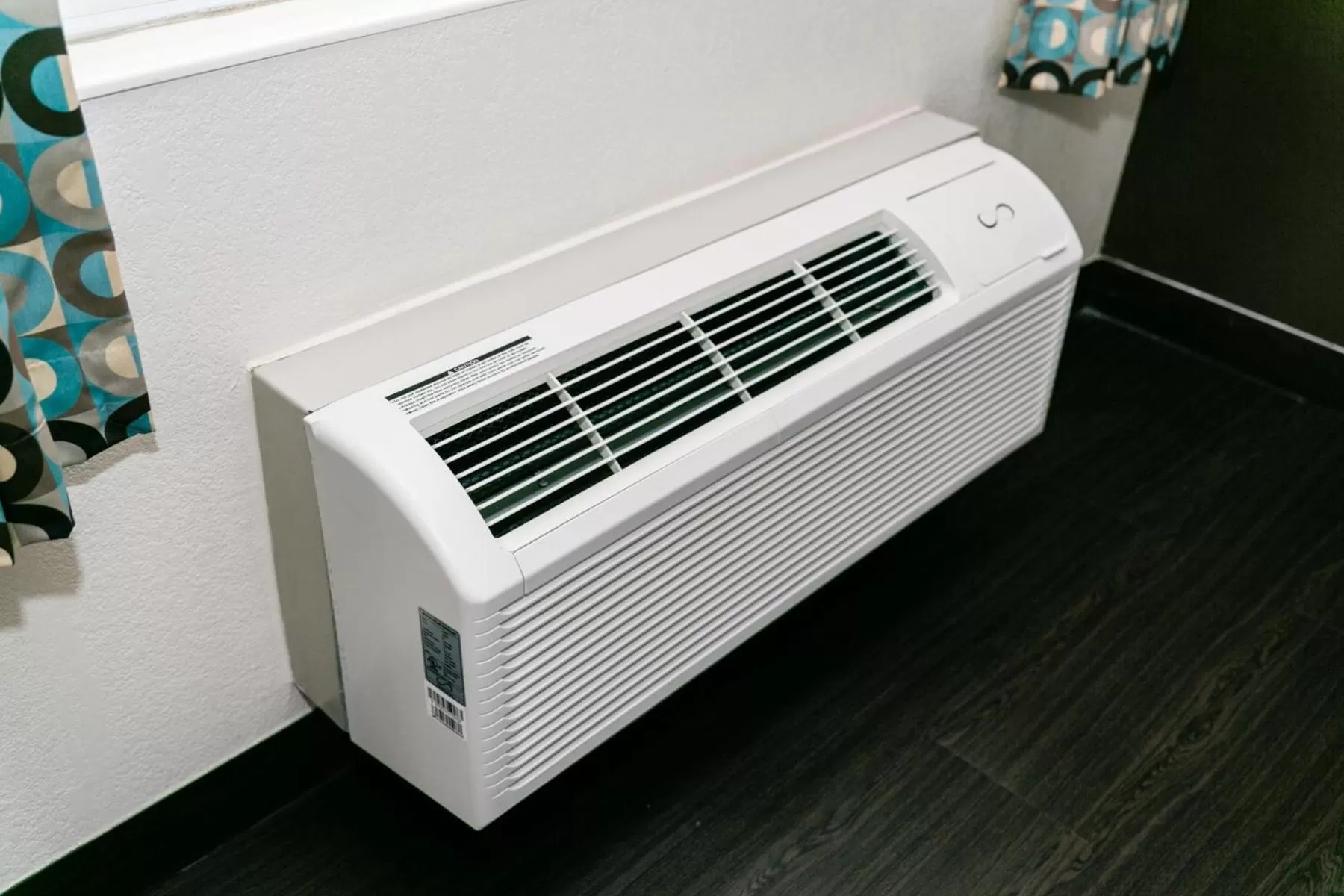 air conditioner in Anaheim Discovery Inn and Suites