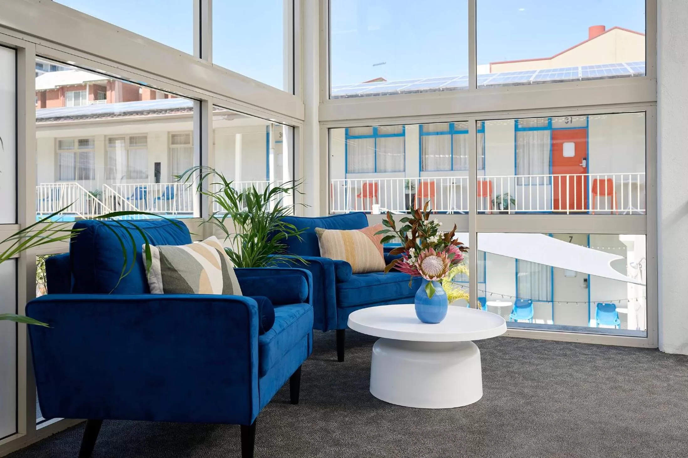 Day in Baileys Parkside Motel by VetroBlu