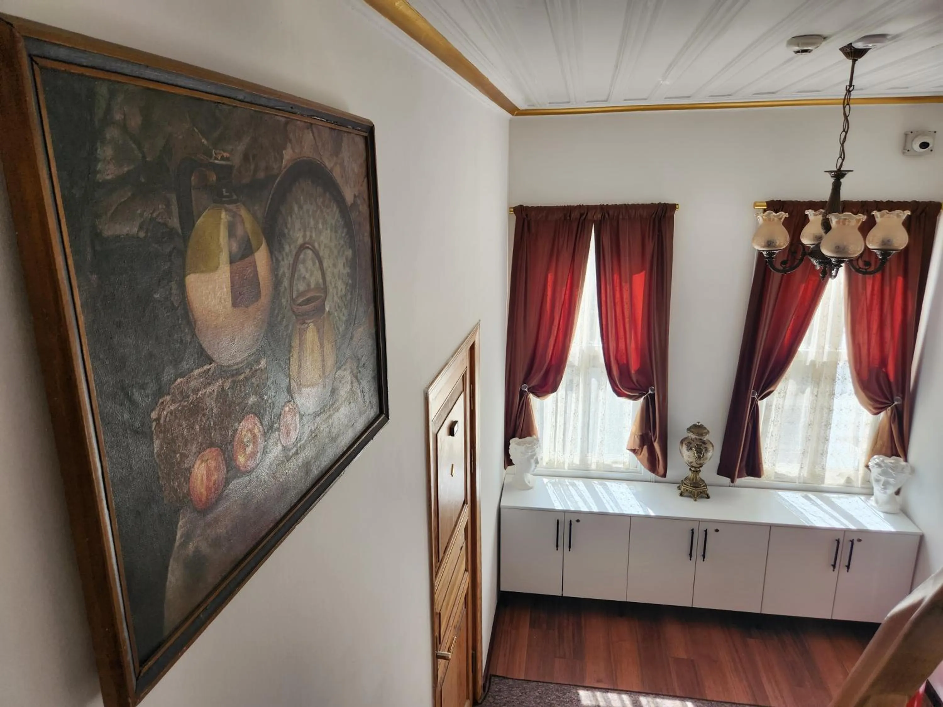 Property building, Bed in Kadıköy White House