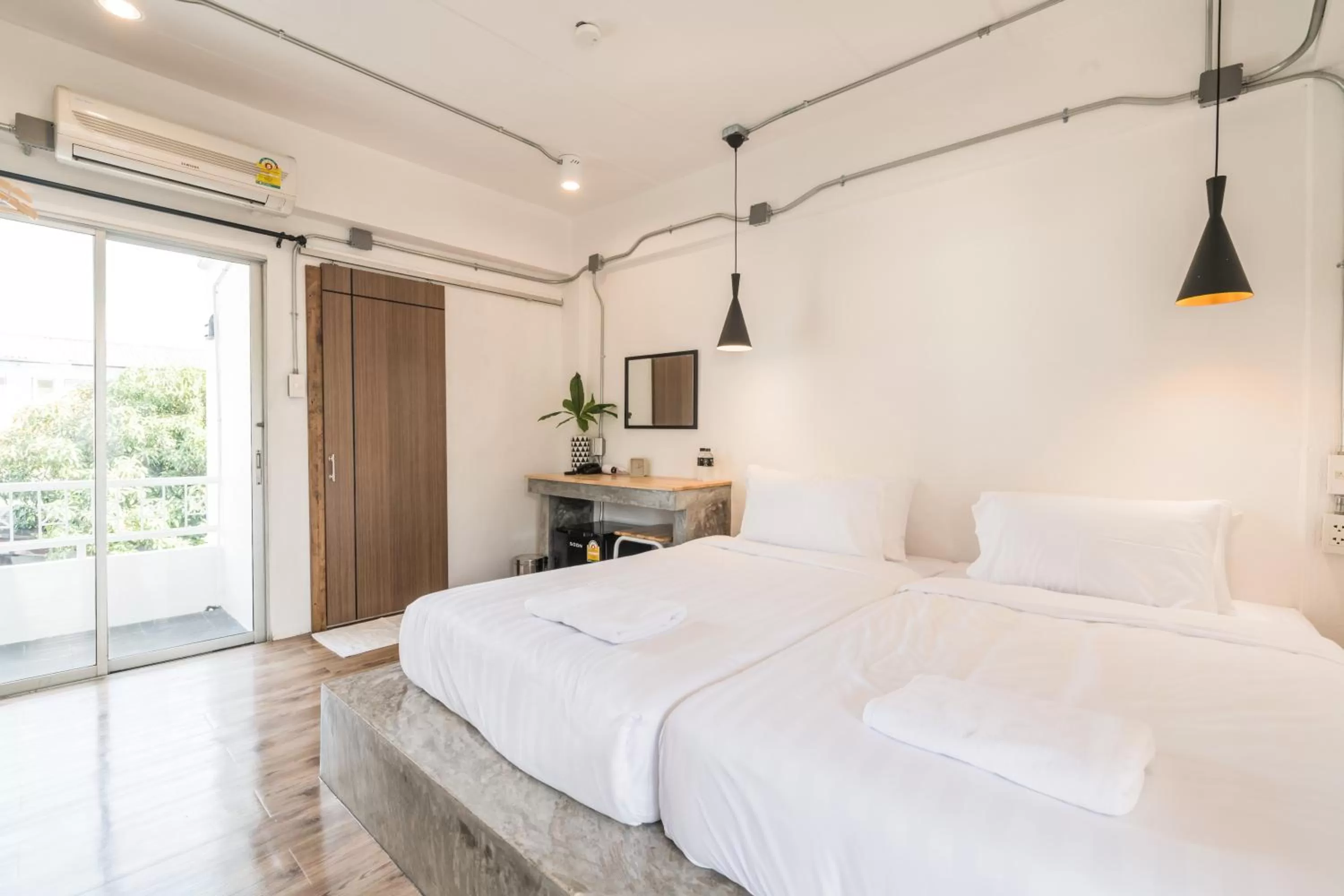 Bed in Your Space Hotel Prasingh