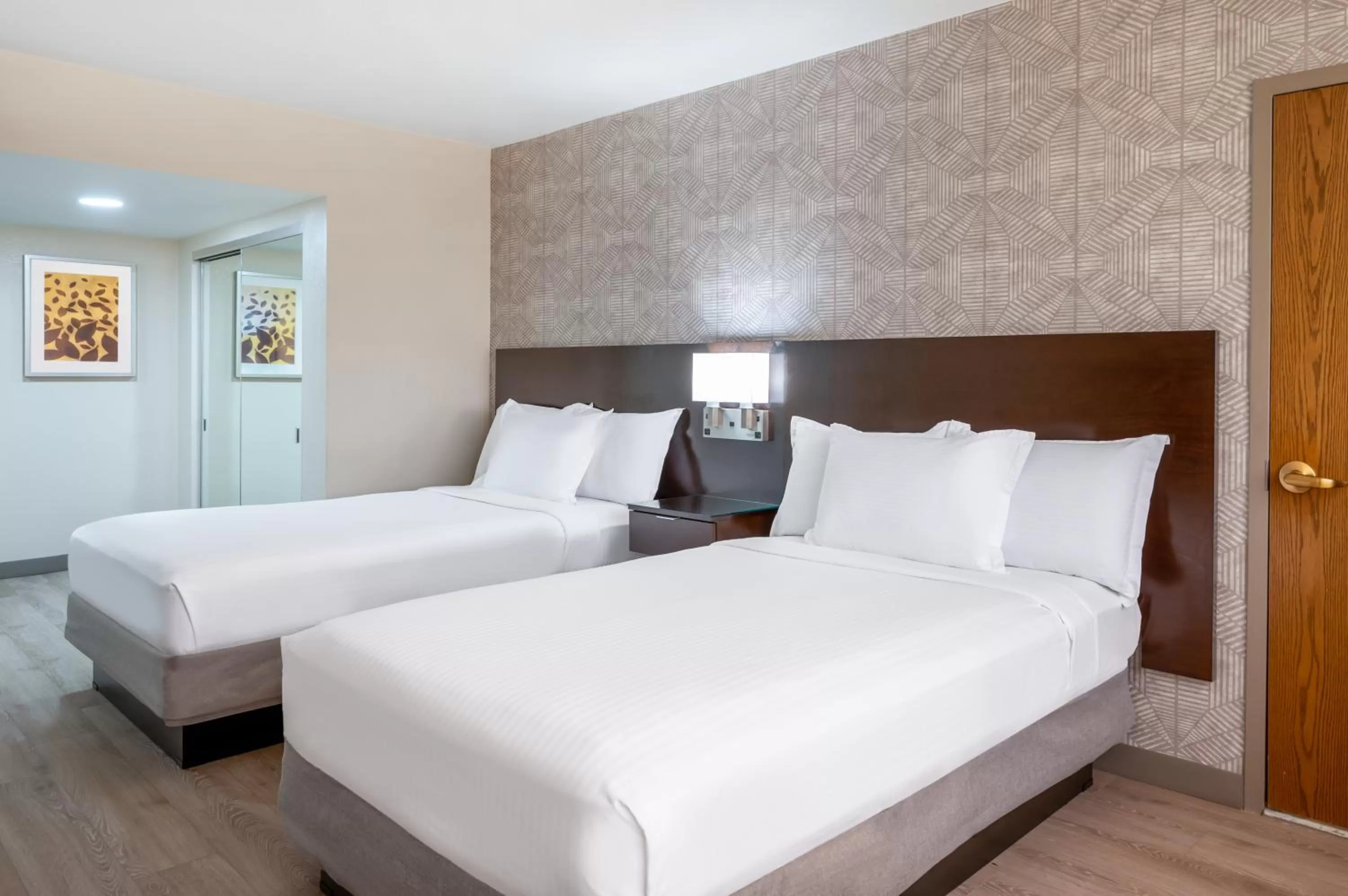 Bed in Wyndham Indianapolis Airport