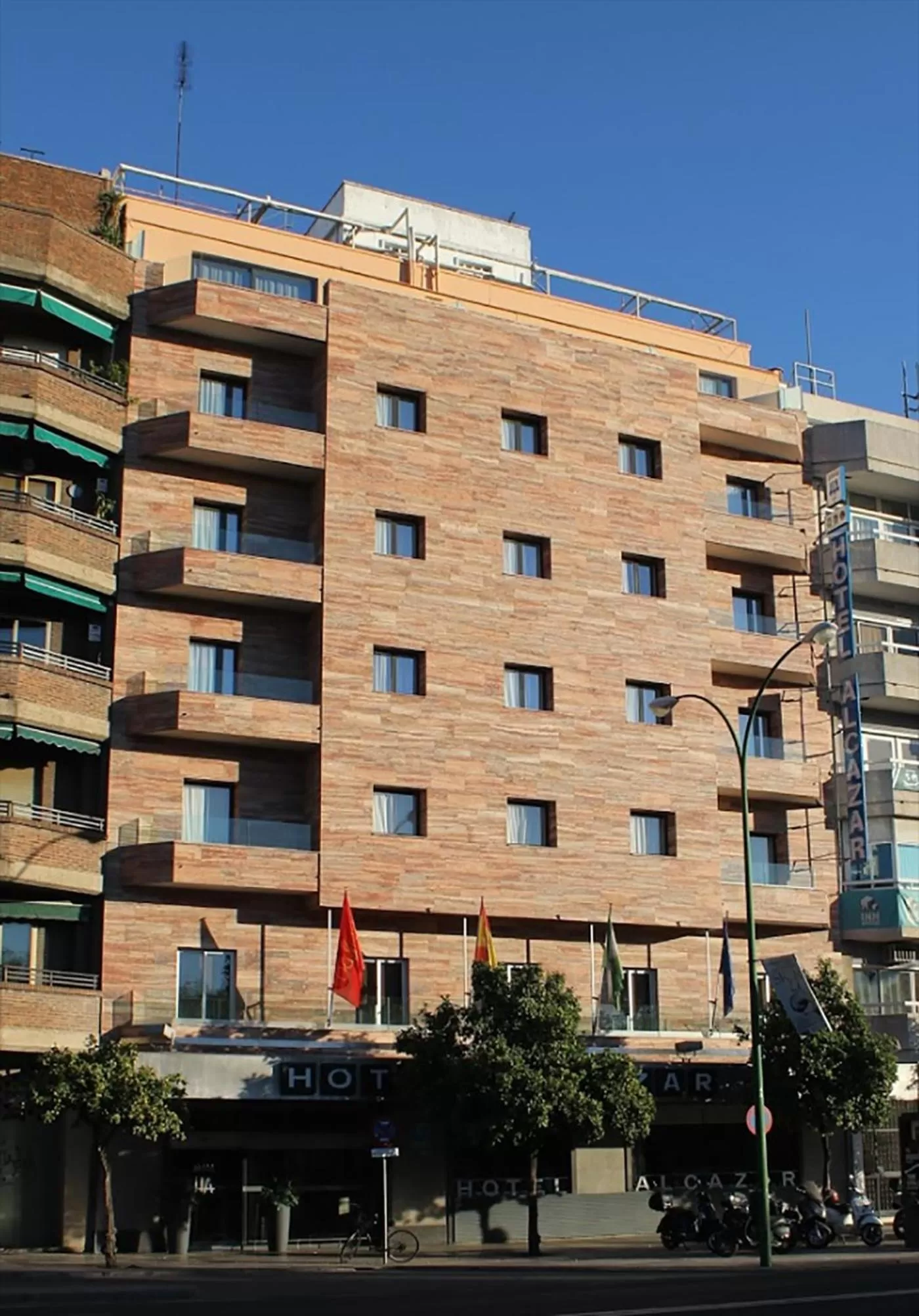 Facade/entrance in Hotel Alcázar