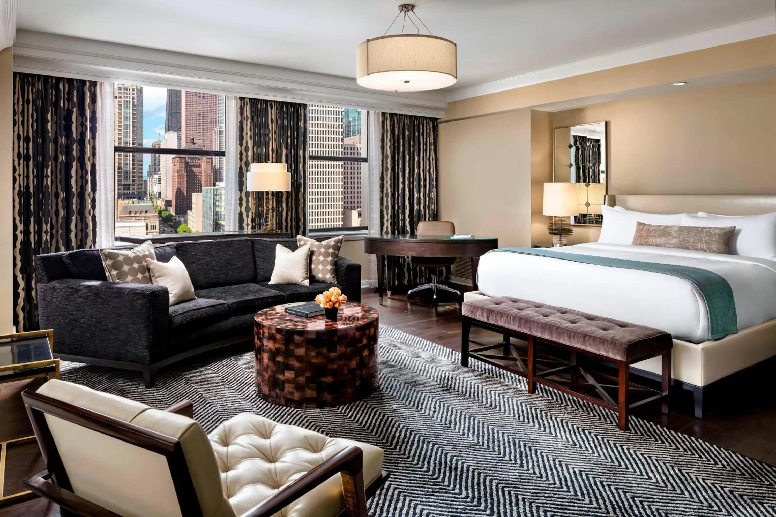 Photo of the whole room, Bed in The Gwen, a Luxury Collection Hotel, Michigan Avenue Chicago