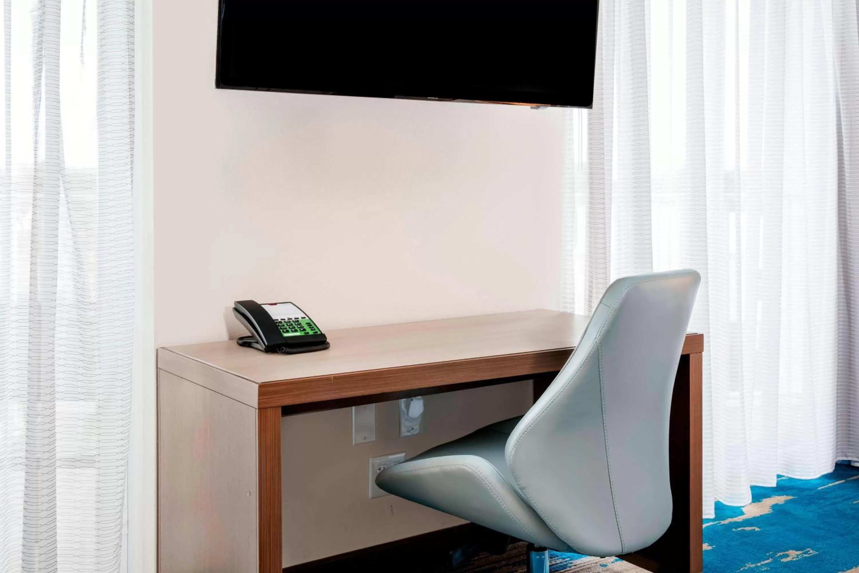 Bedroom in Courtyard by Marriott Faro Blanco Resort