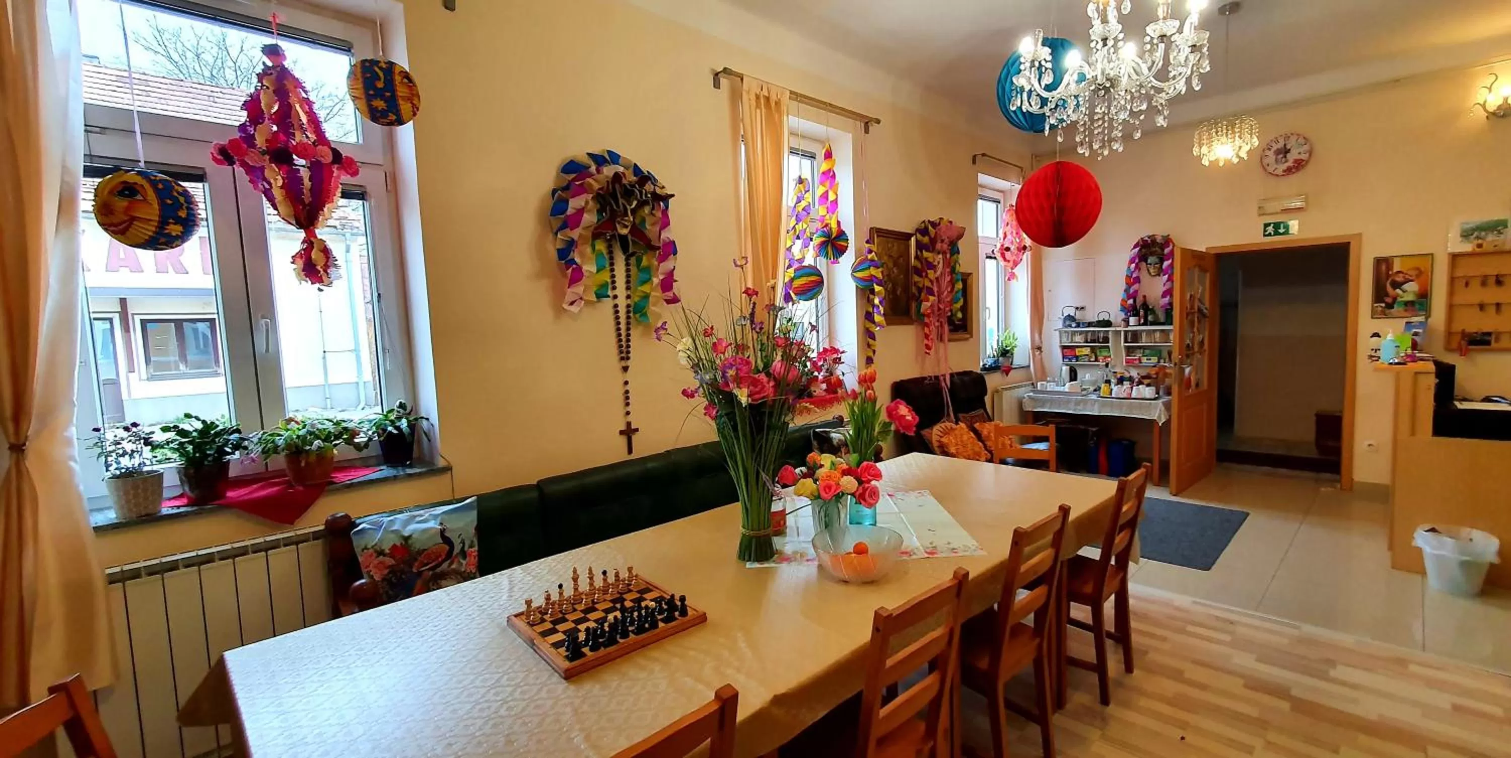 Evening entertainment, Restaurant/Places to Eat in Hostel Sonce