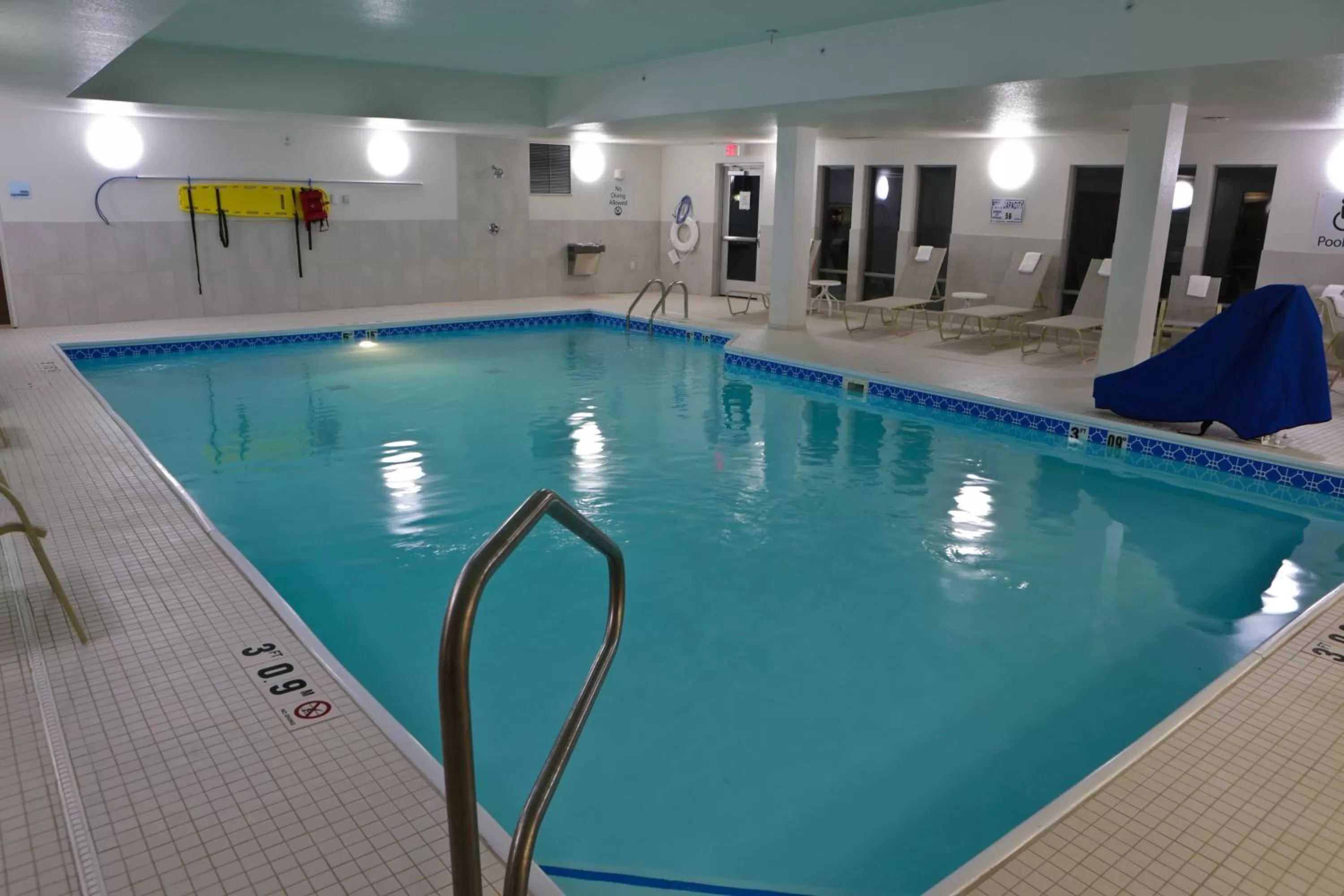Swimming pool in Holiday Inn Express & Suites Monroe by IHG
