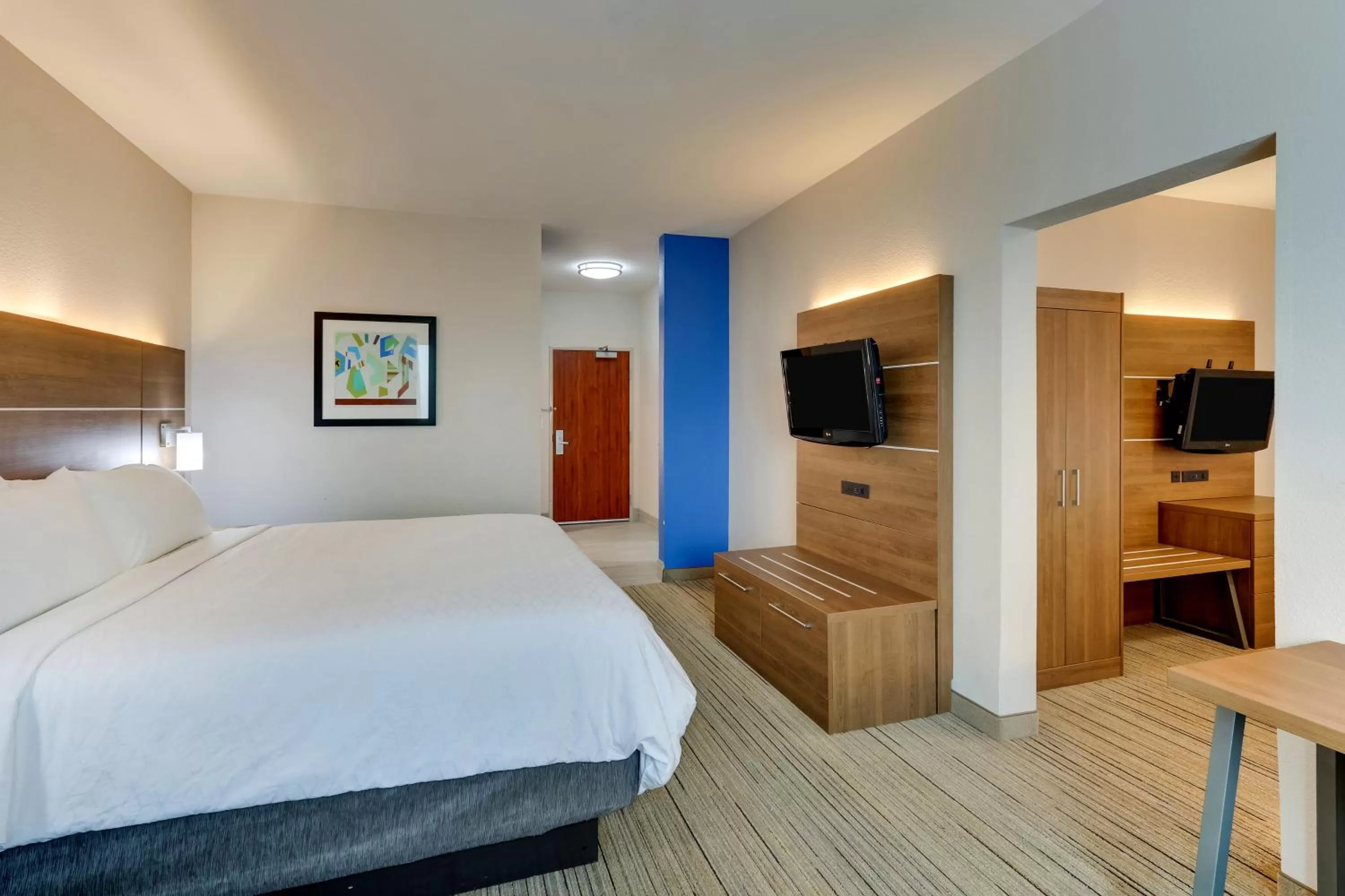 Photo of the whole room, Bed in Holiday Inn Express & Suites Waxahachie by IHG