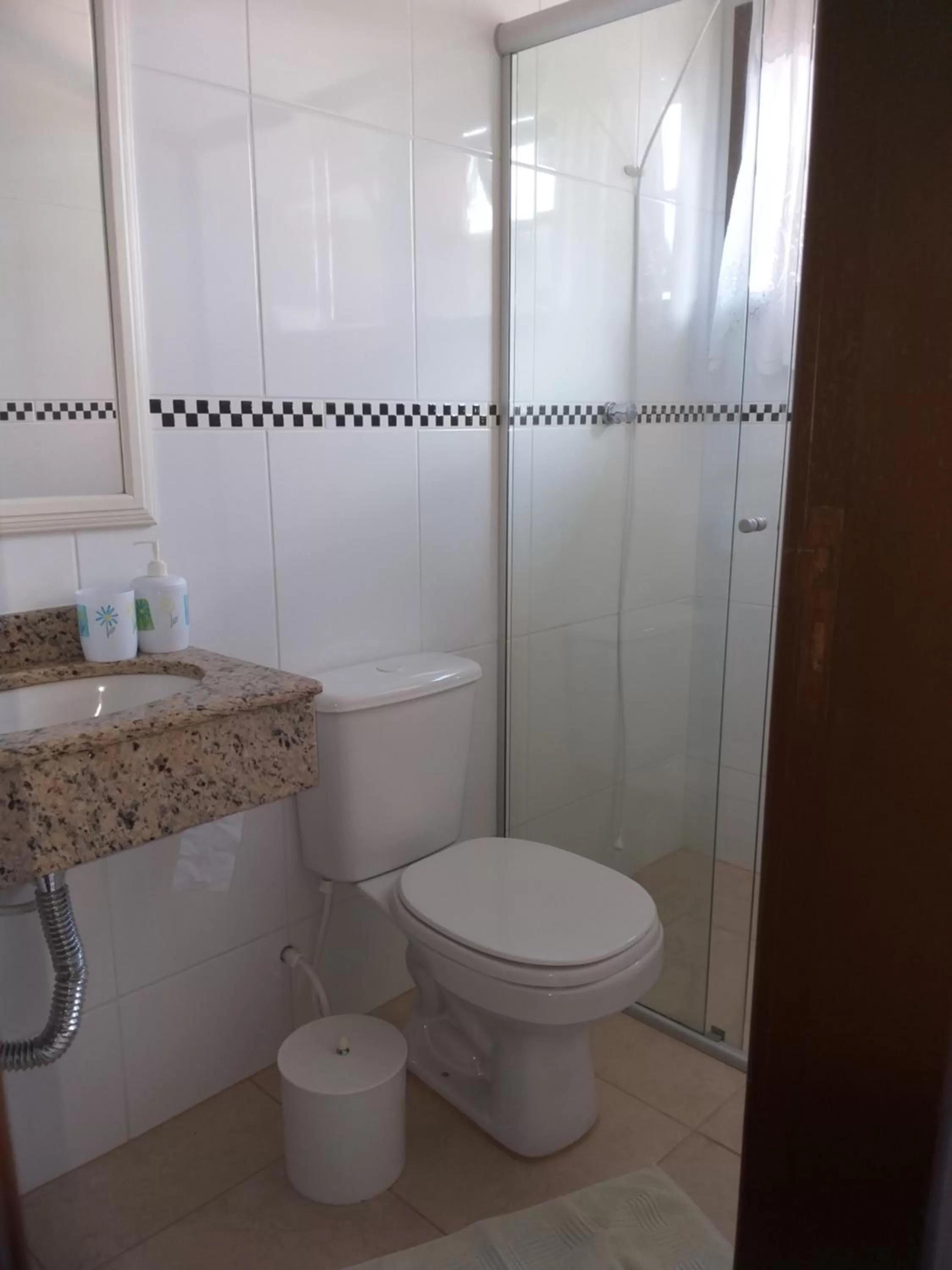 Bathroom in Canto Leste Pousada