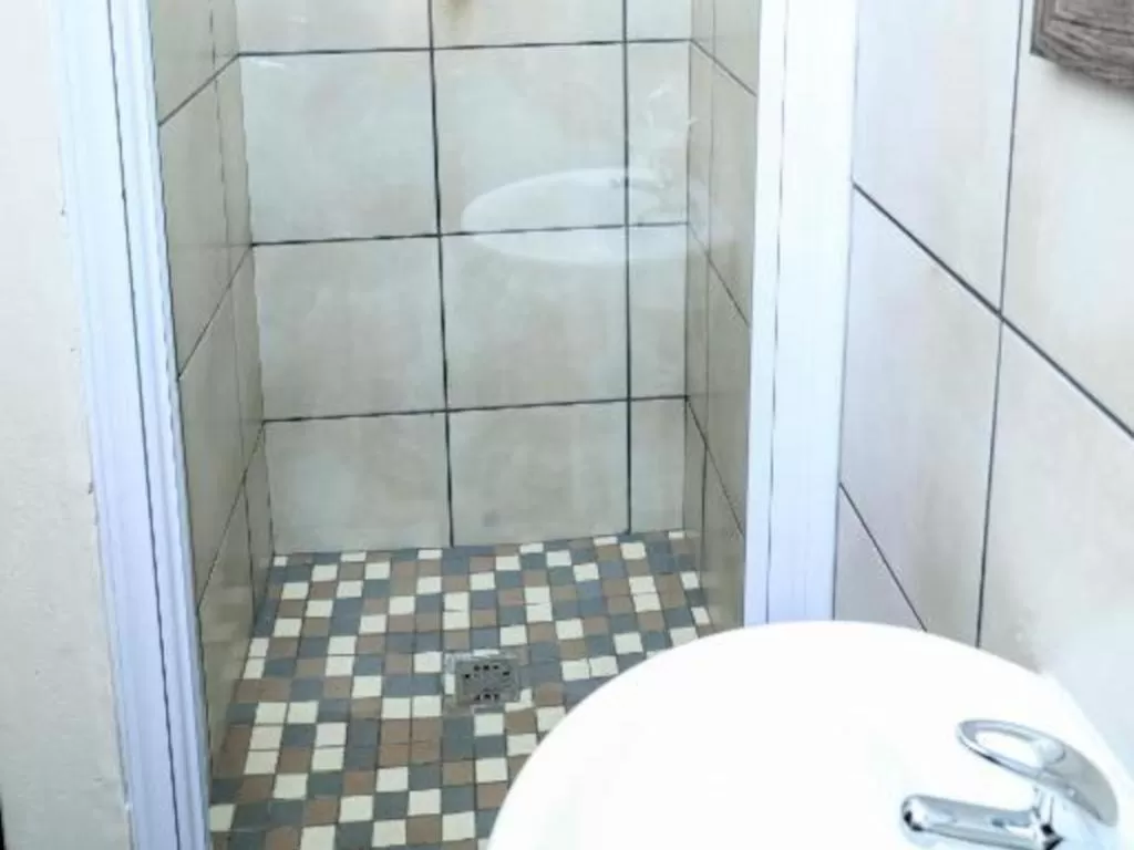 Shower, Bathroom in Morning flair Bed and Breakfast