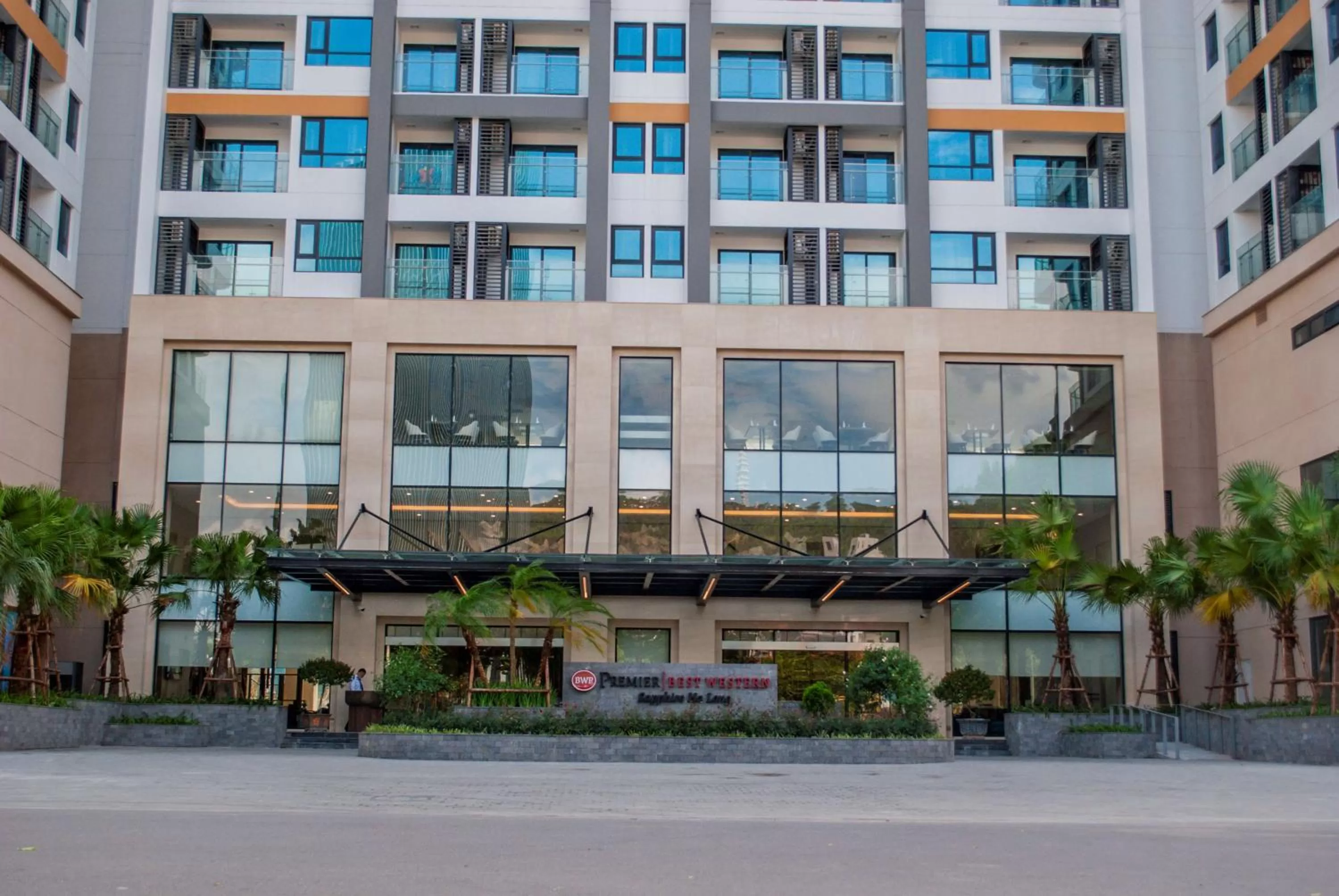 Property building in Best Western Premier Sapphire Ha Long