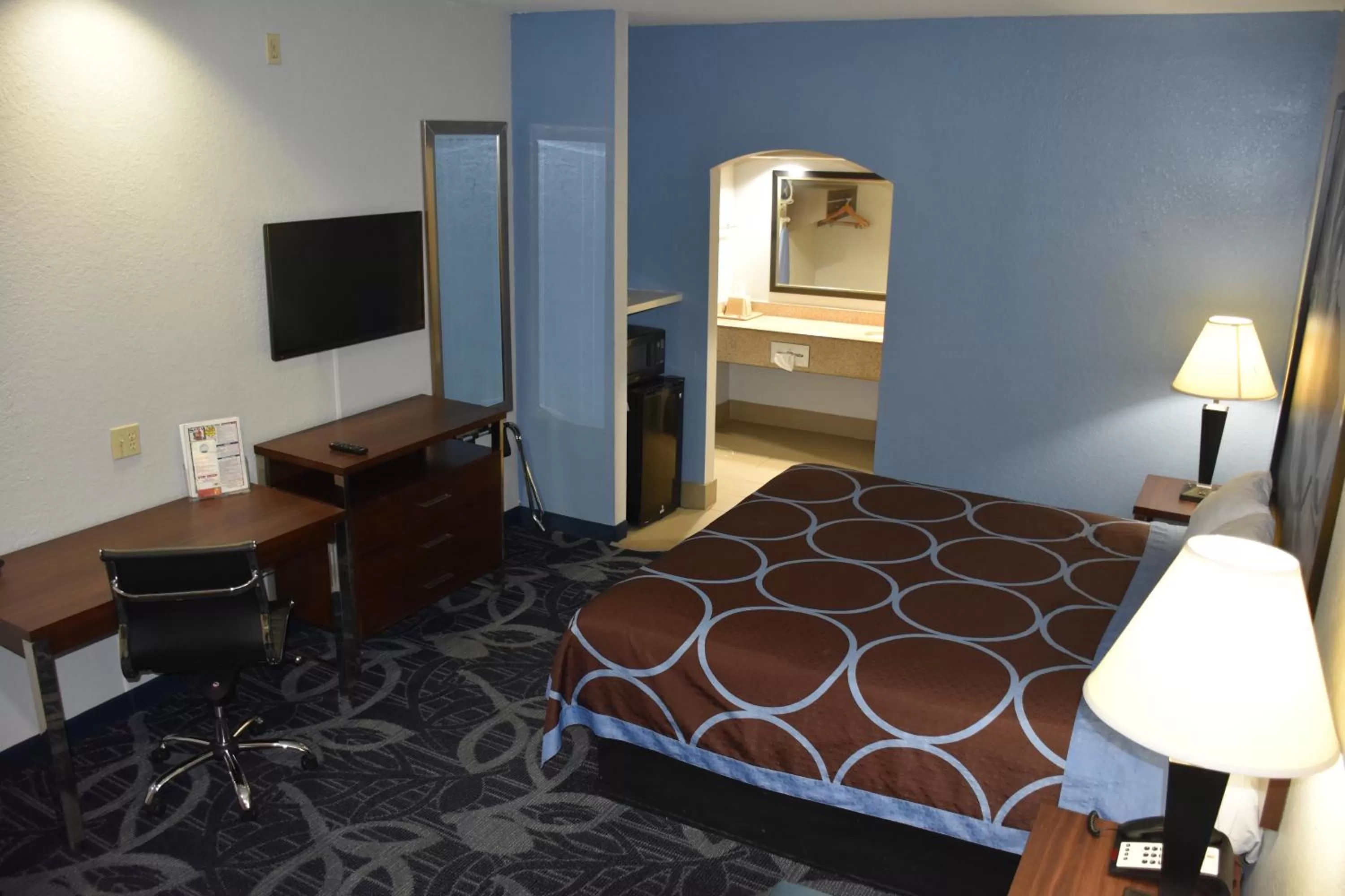 Photo of the whole room in Super 8 by Wyndham Houston Hobby Airport South