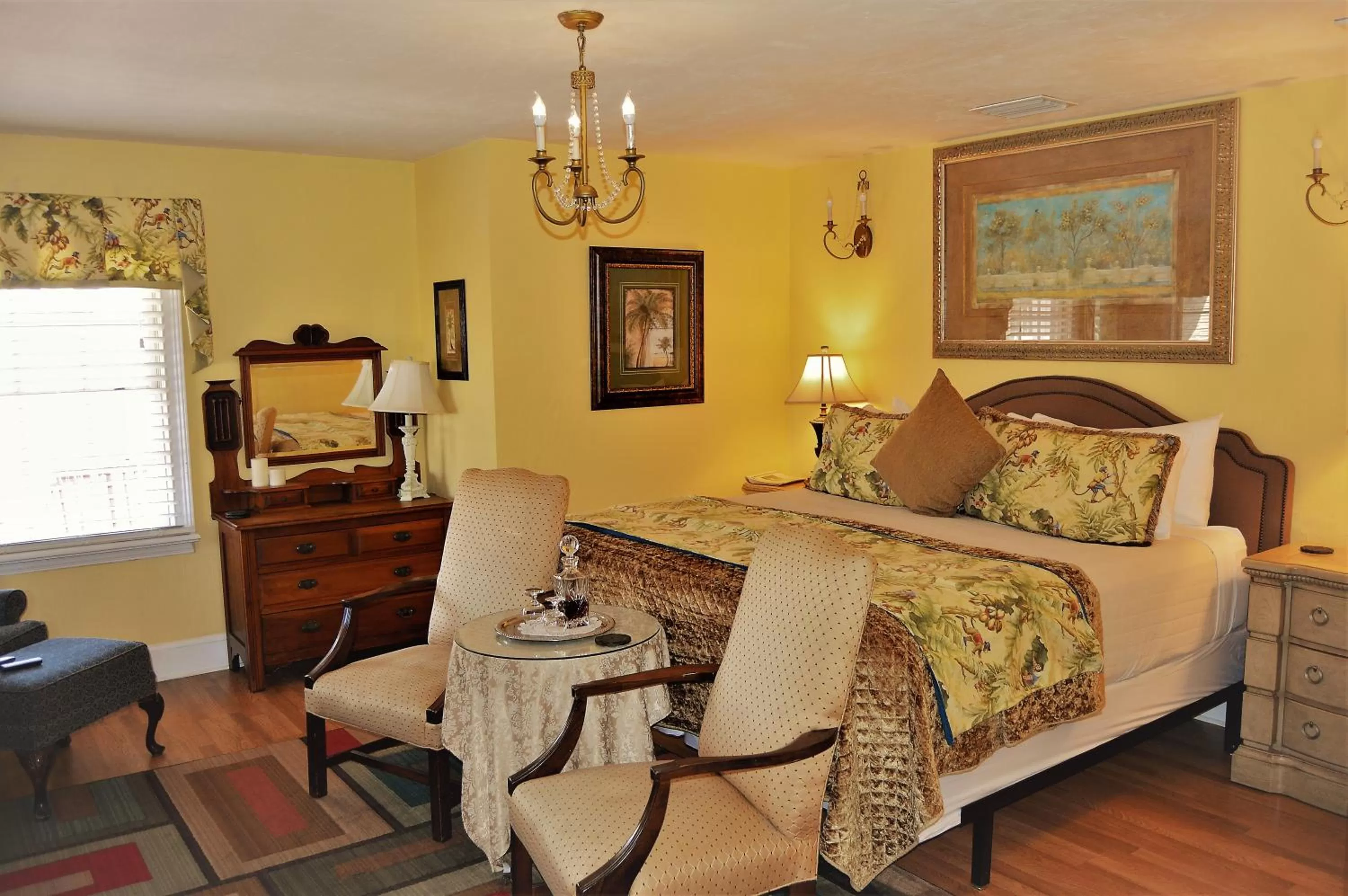 King Room with Garden View - Casa De Solana in Casa De Solana & Victorian House Bed and Breakfast