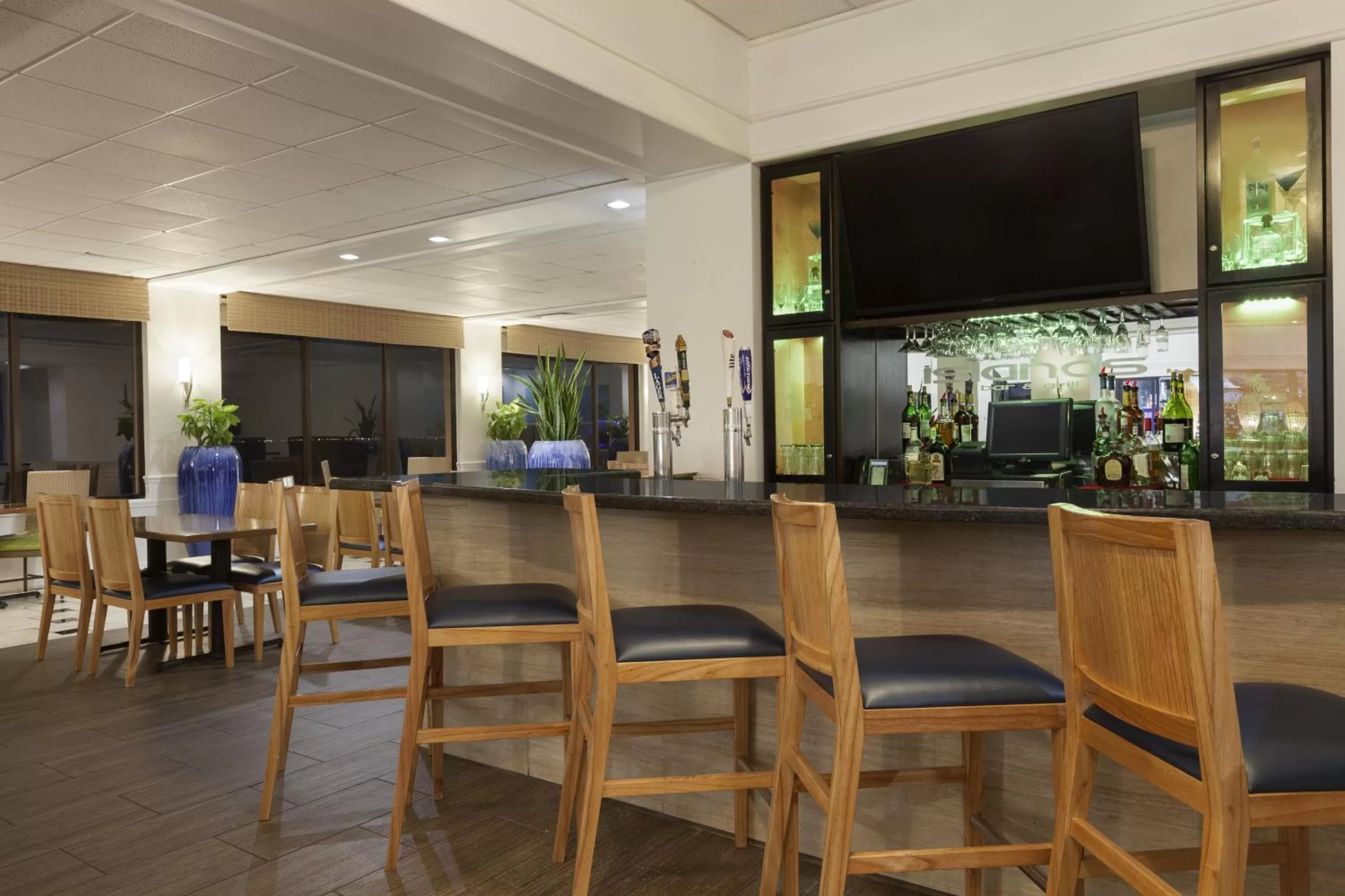 Lounge or bar in DoubleTree by Hilton Corpus Christi Beachfront