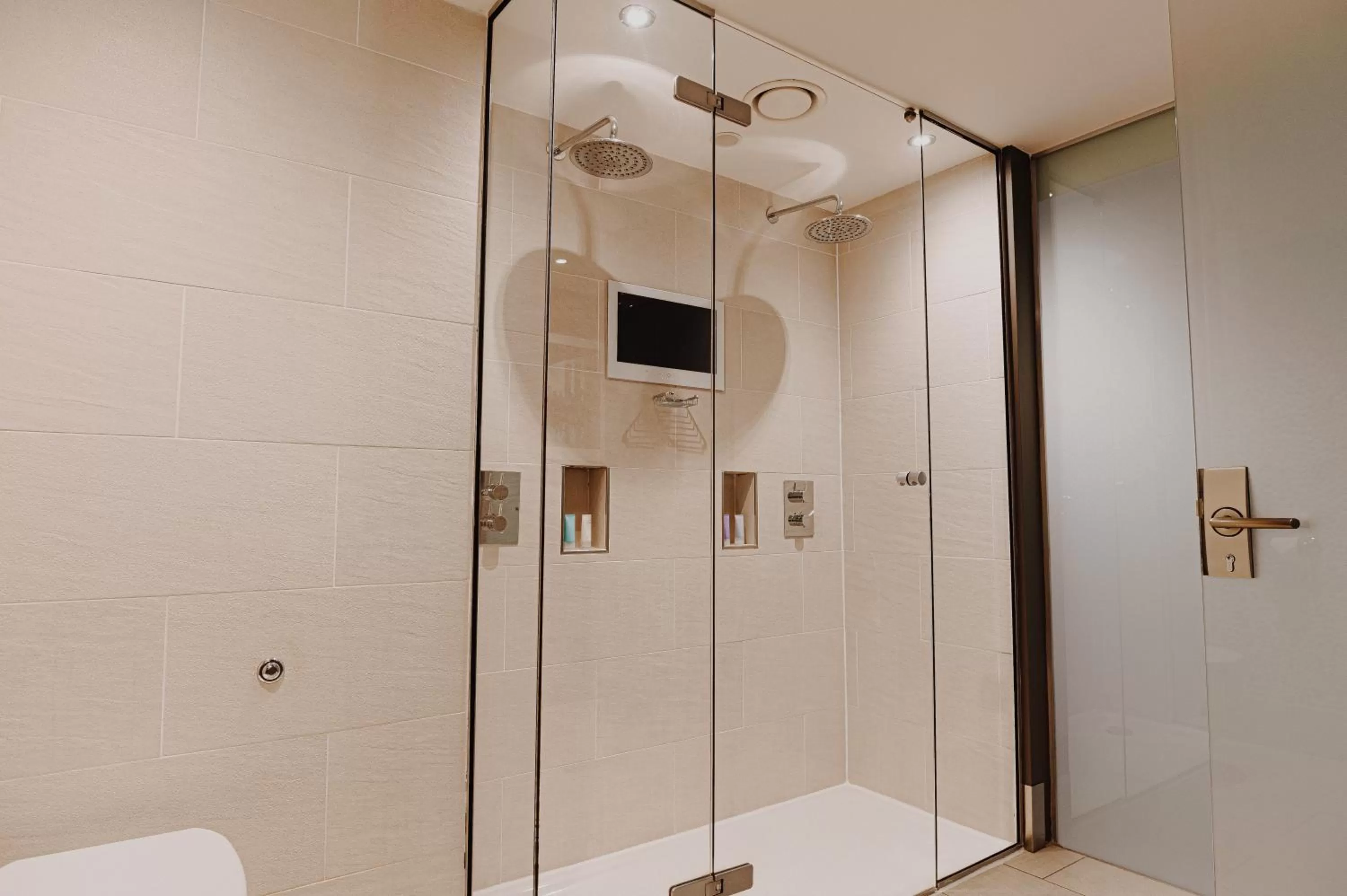 Bathroom in Le Monde Hotel