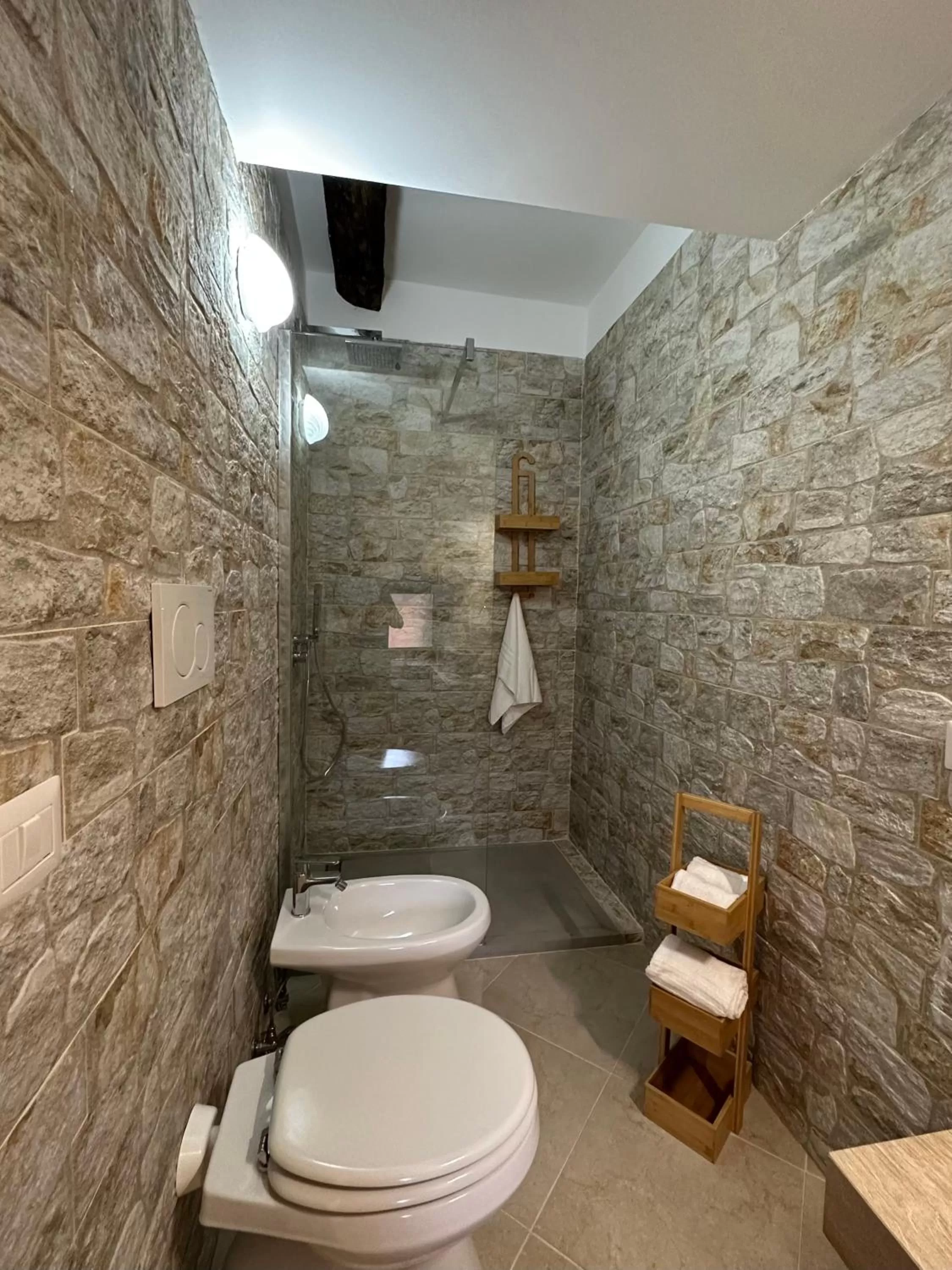 Shower, Bathroom in Terrazzo sullo Ionio