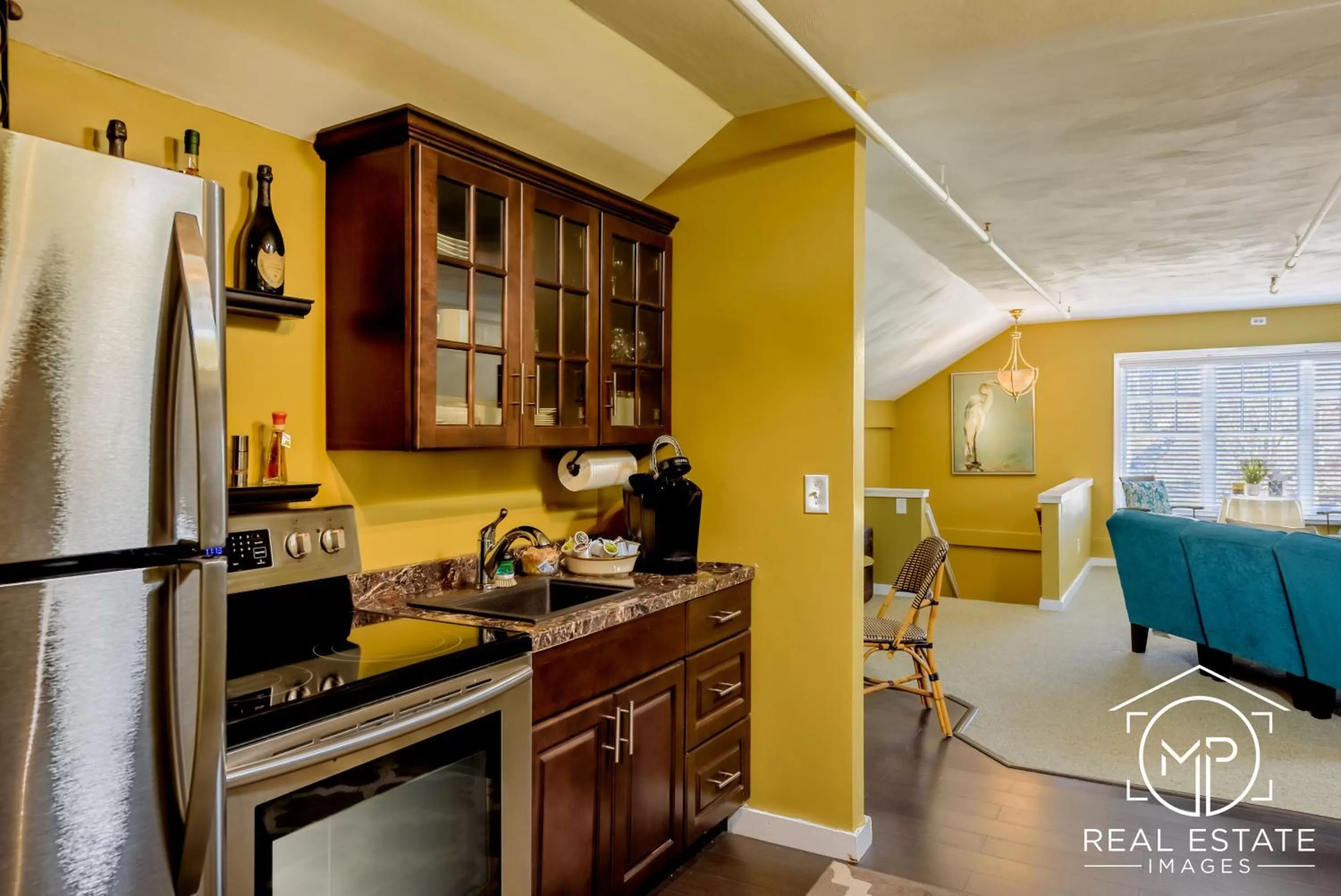 Coffee/tea facilities in Bouchard Restaurant & Inn