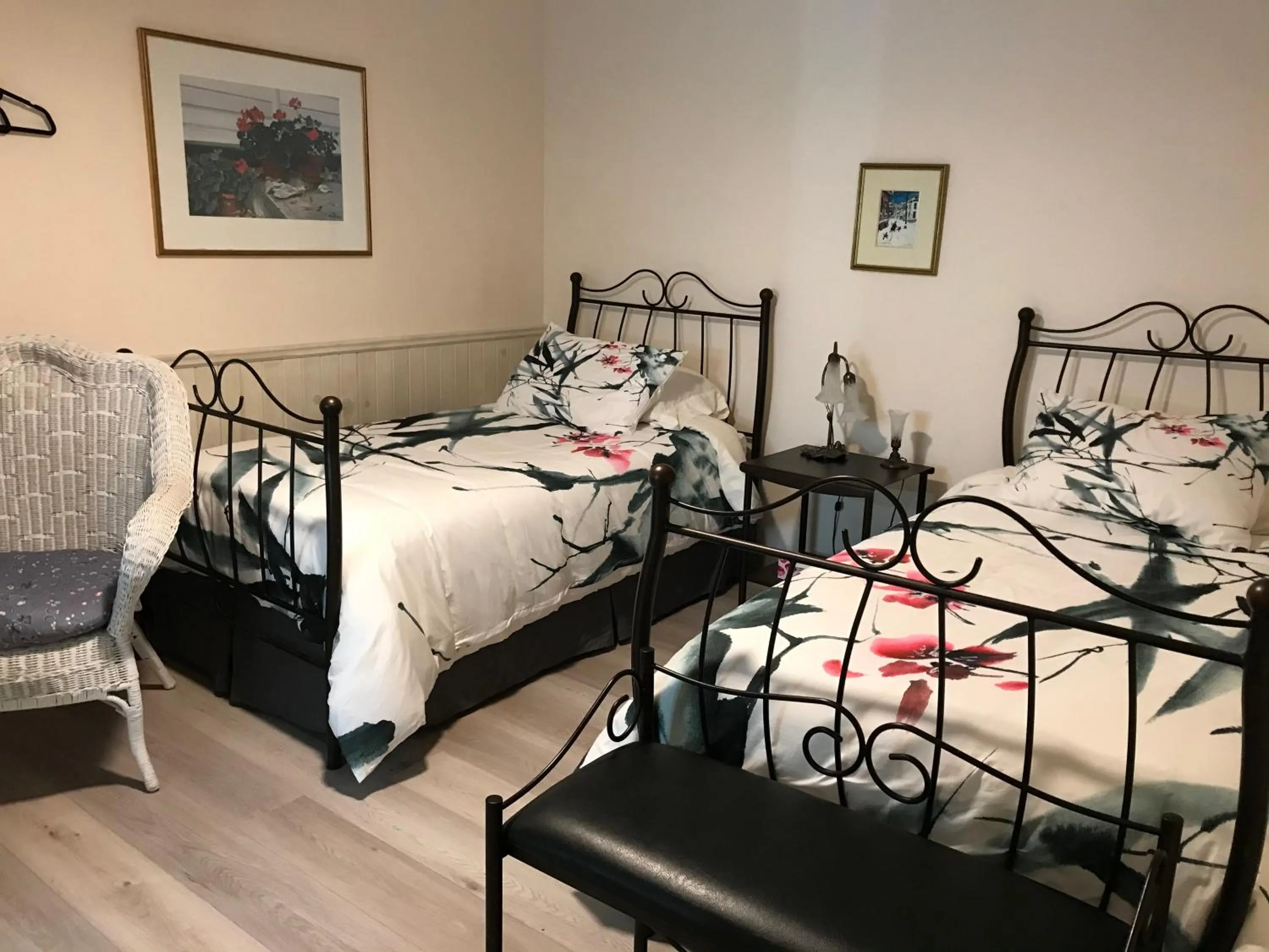 Bed in Auberge du Sault-à-la-Puce