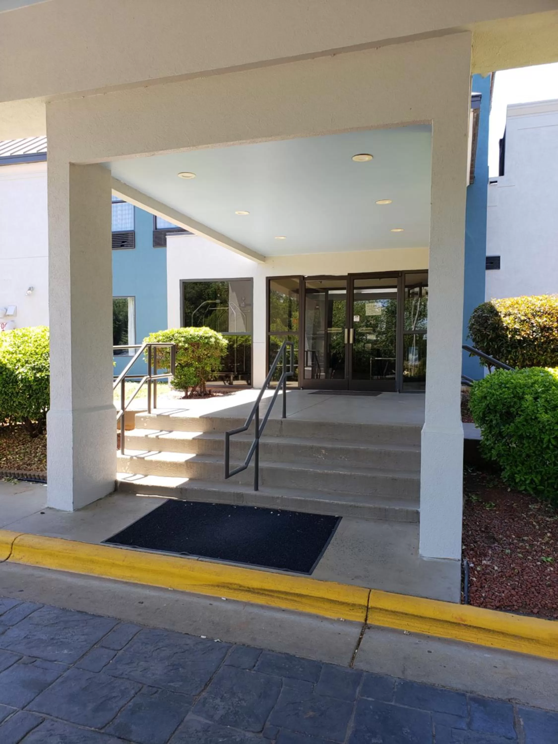 Facade/entrance in Quality Inn & Suites Clemmons I-40