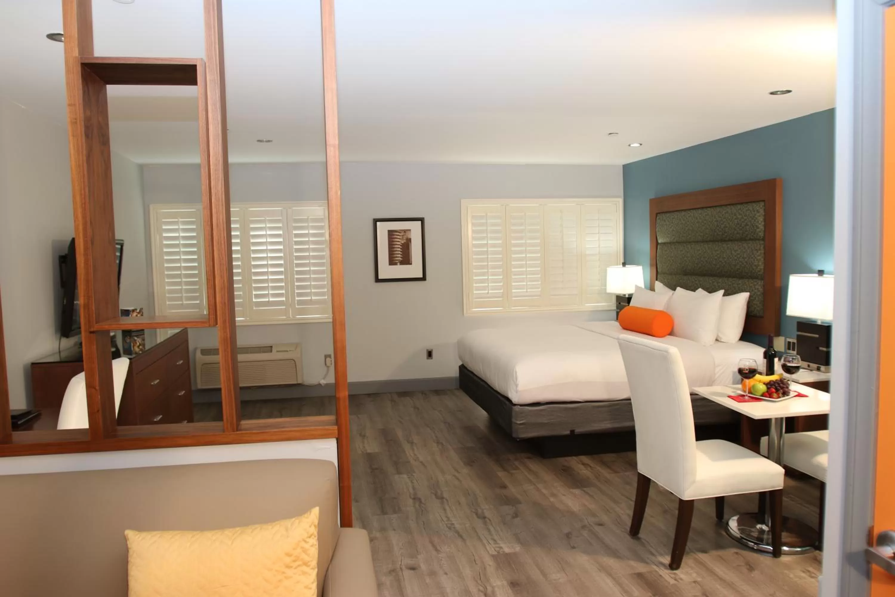 Superior King Suite in BLVD Hotel & Studios- Walking Distance to Universal Studios Hollywood