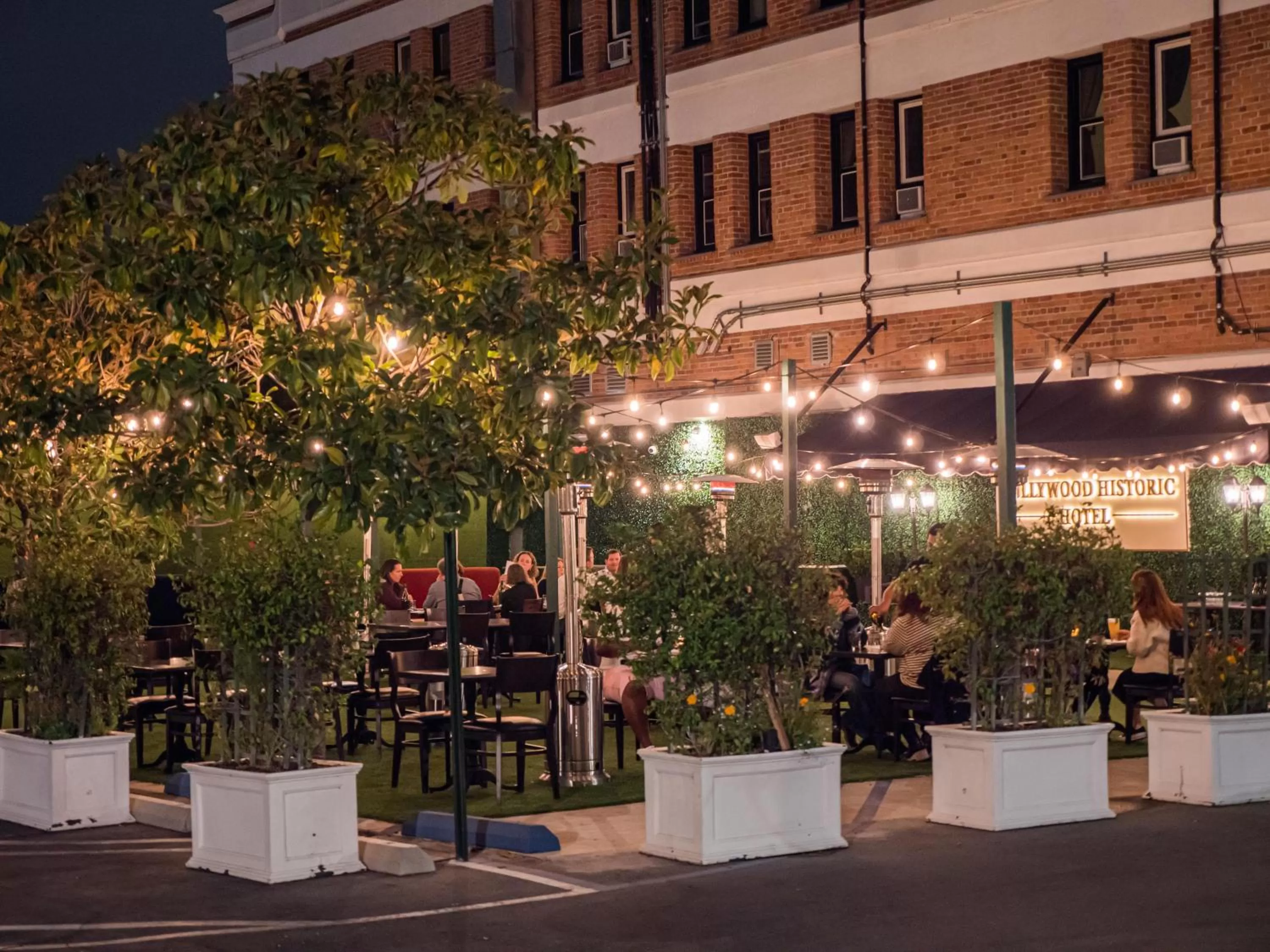 Restaurant/places to eat in Hollywood Historic Hotel