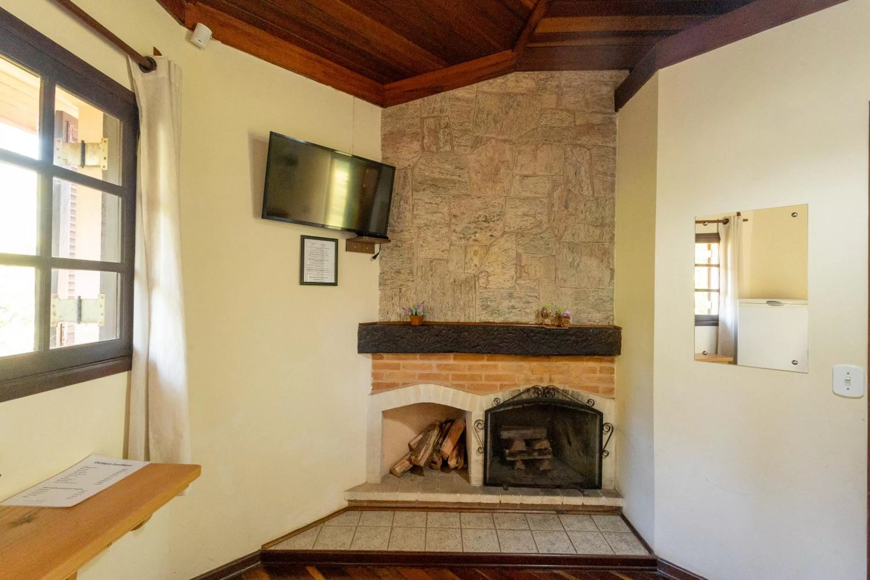 TV/Entertainment Center in Chalés 3 Pinheiros