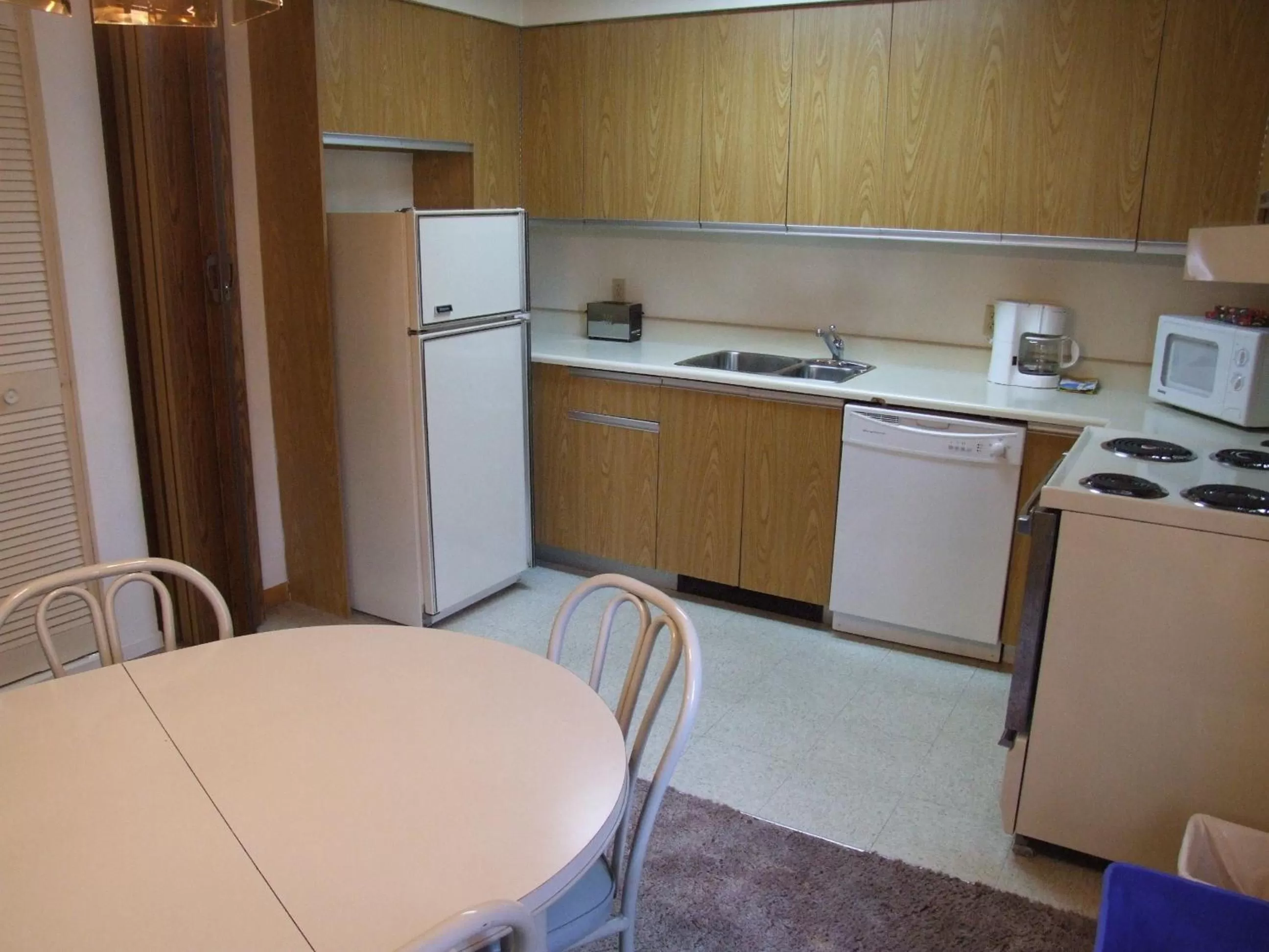 Kitchen or kitchenette in Hotellerie Jardins de Ville