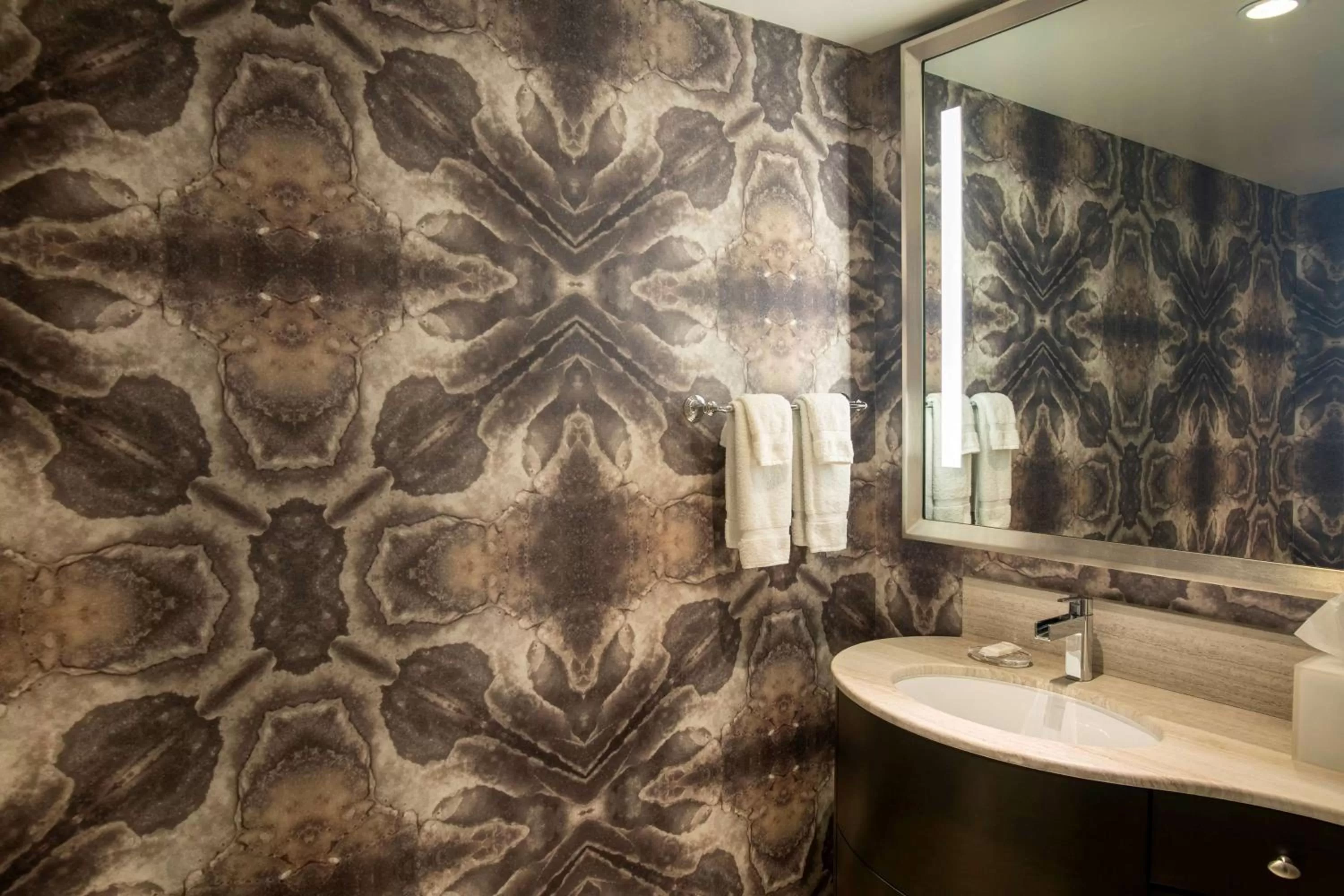 TV and multimedia in Wyndham Grand Jupiter at Harbourside Place