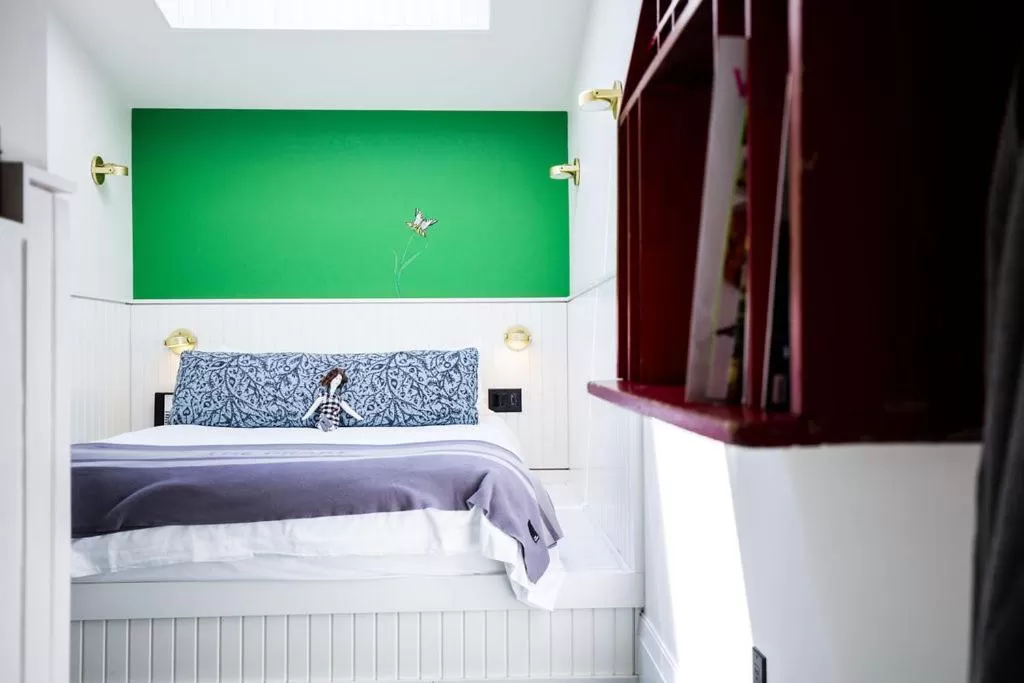 Bed in Drake Devonshire and Motor Inn