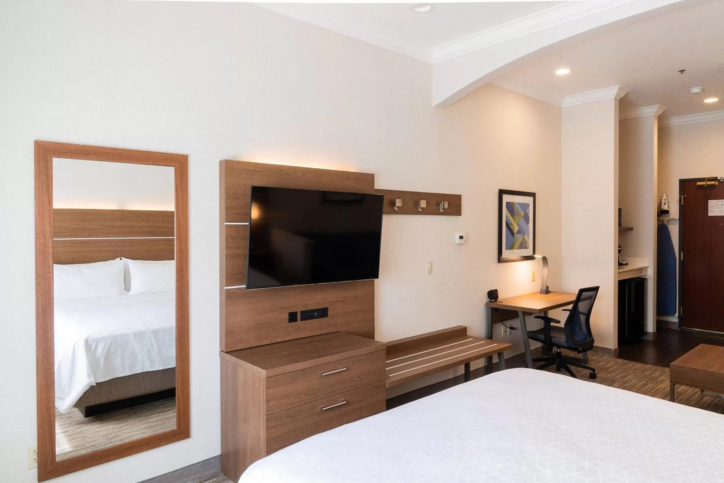 Bedroom, Bed in Holiday Inn Express Davis-University Area by IHG