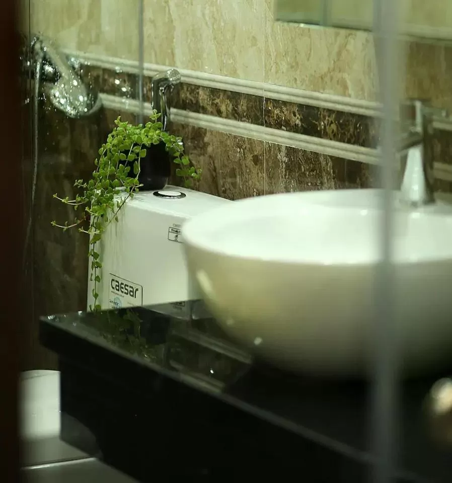 Bathroom in Auntie Liên's Homestay