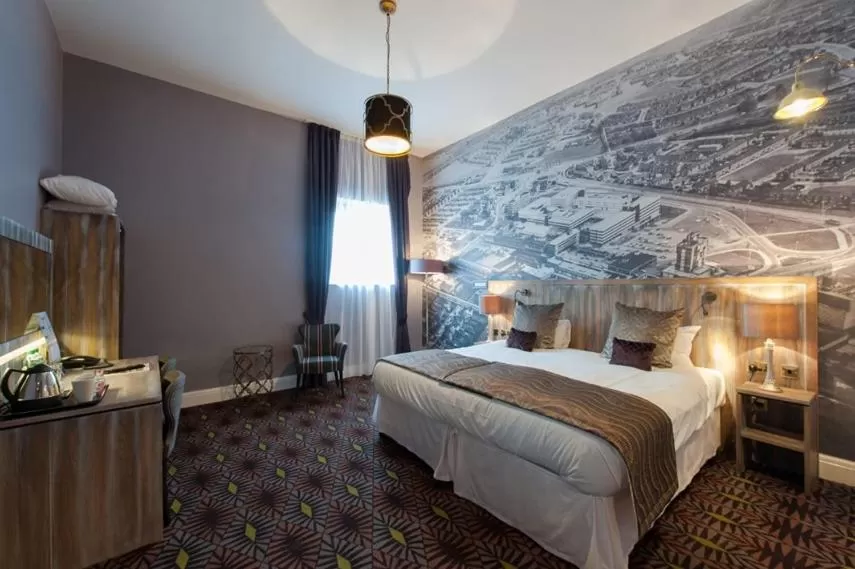 Shower, Bed in The Saxon Crown Wetherspoon