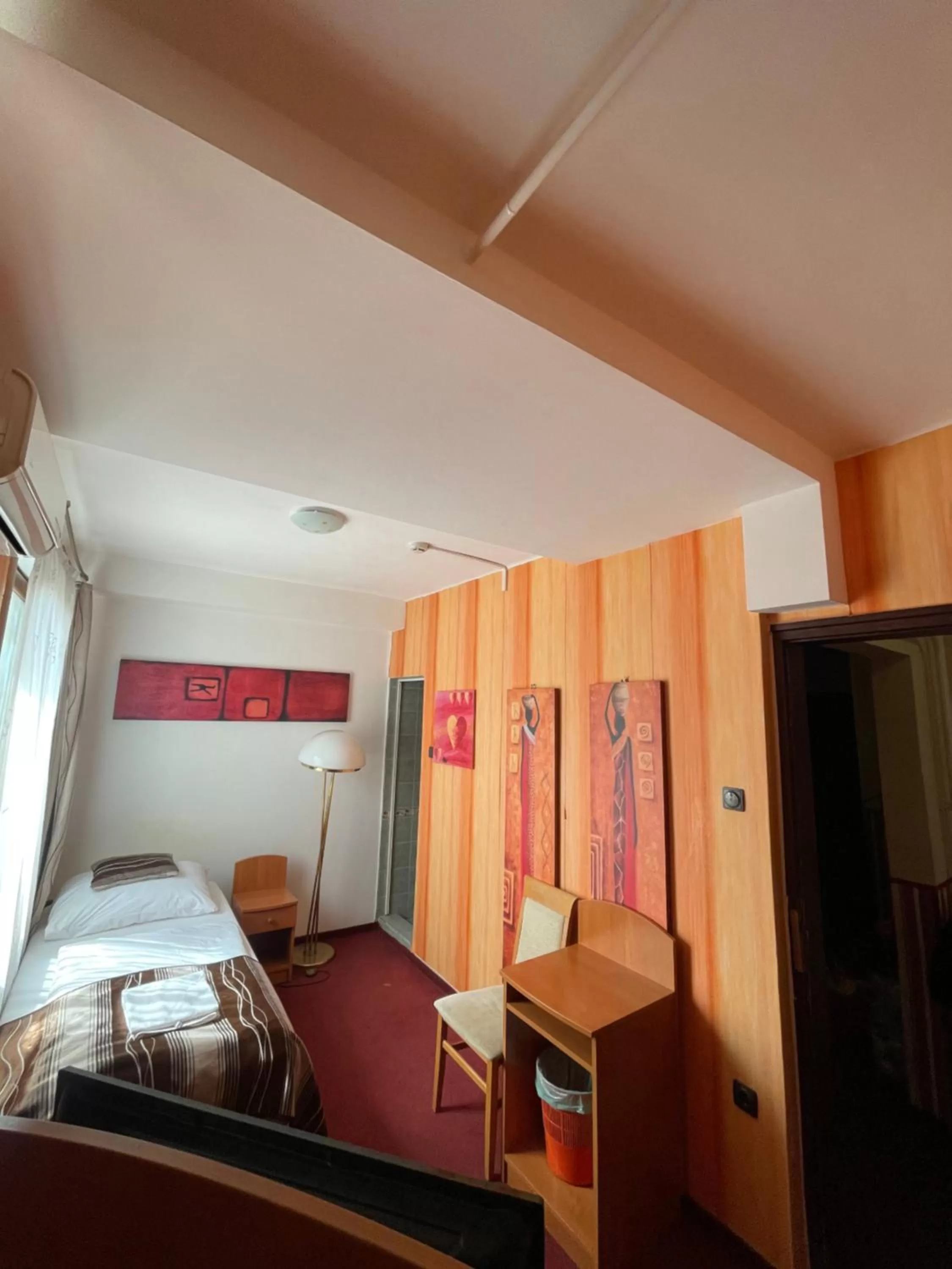 Bed in Hotel Minaret&Étterem