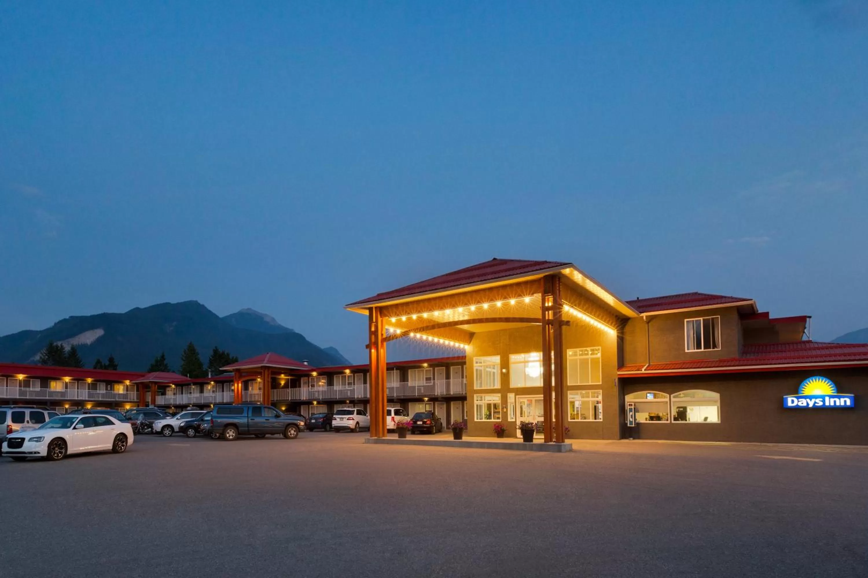 Facade/entrance in Days Inn by Wyndham Golden