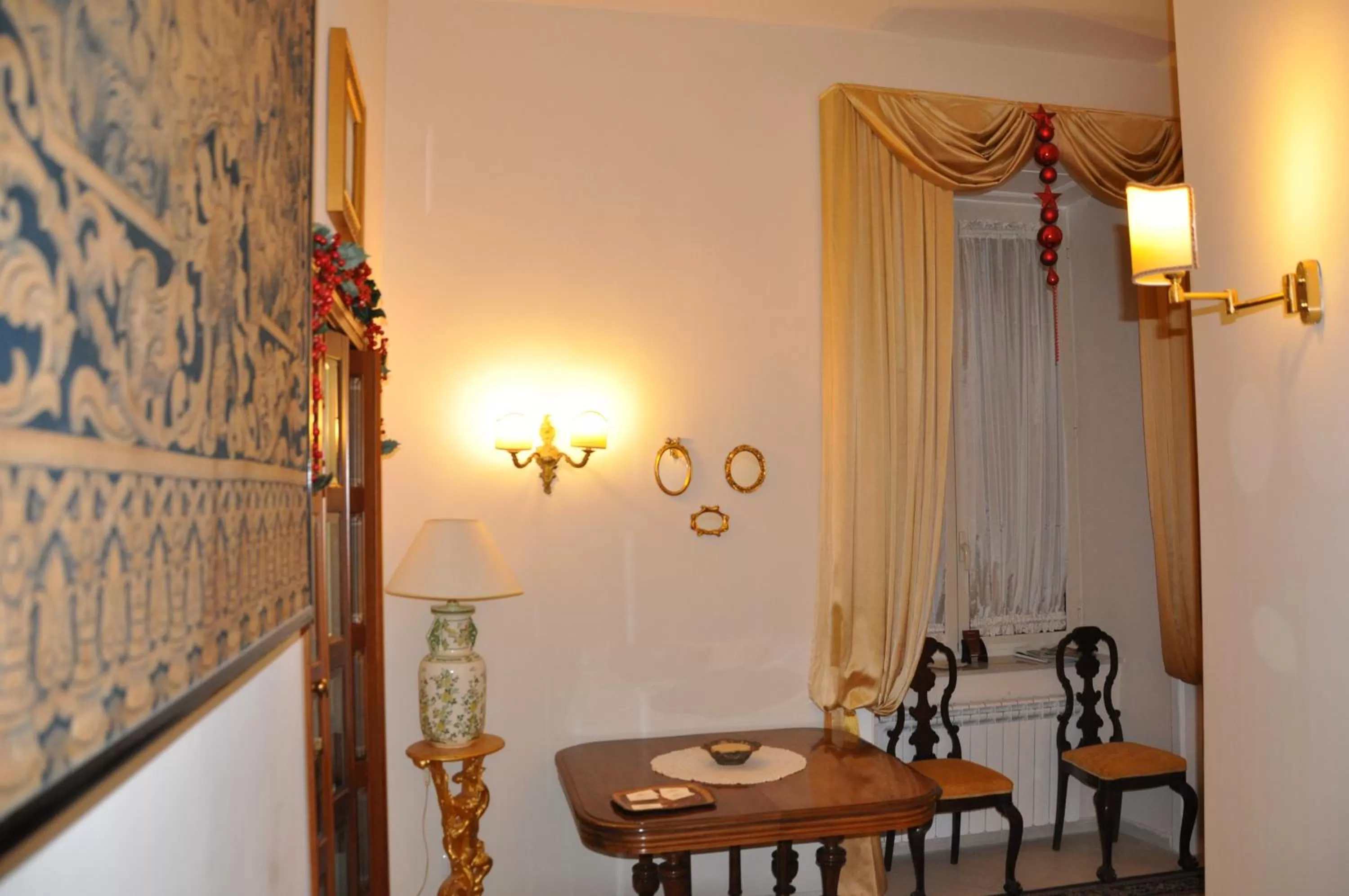 Decorative detail in Domus Borbonica