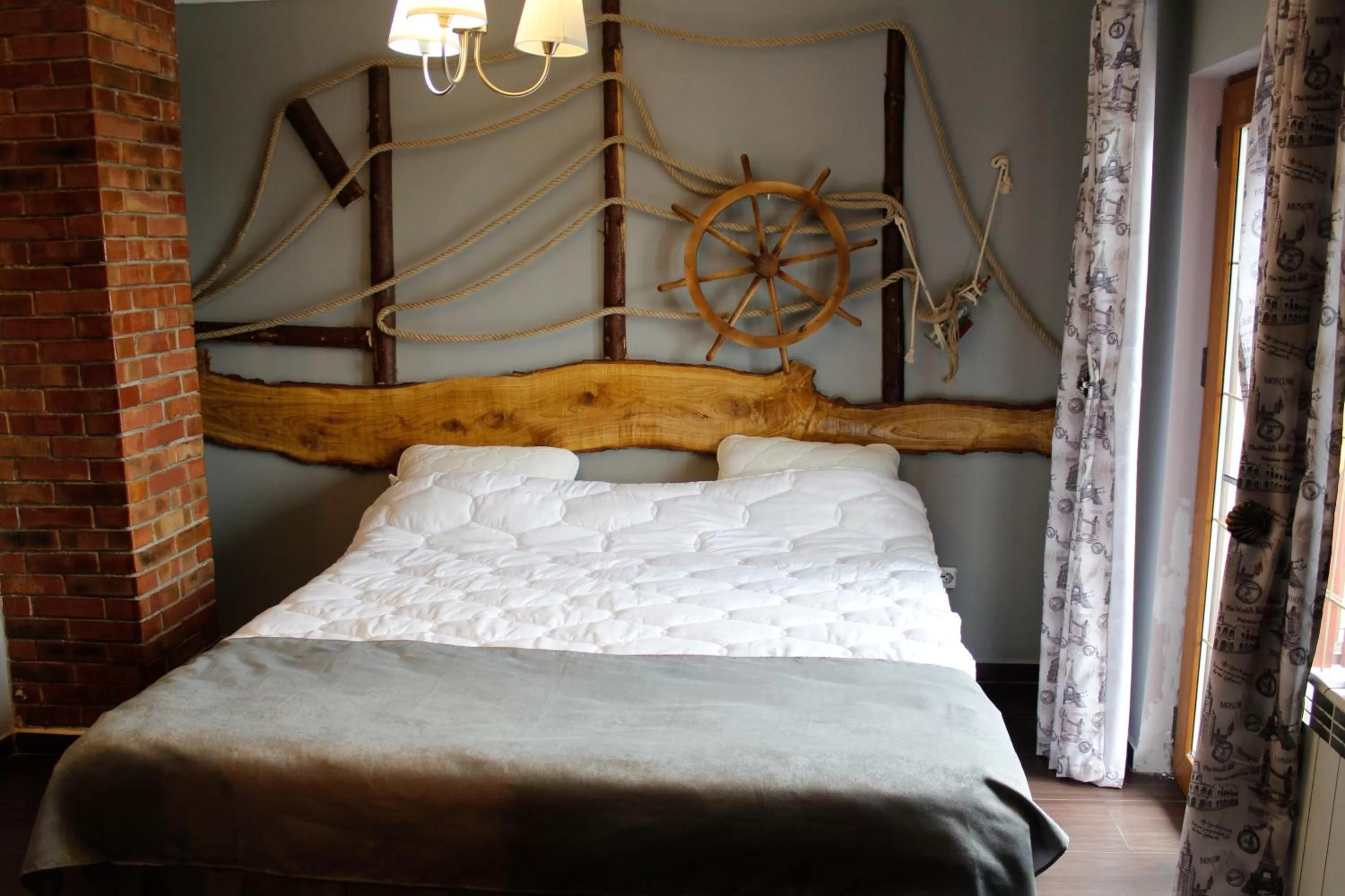 Photo of the whole room, Bed in Pensiunea Taverna Bucium